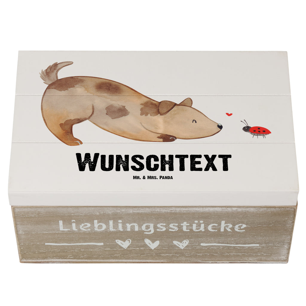 Personalisierte Holzkiste Hund Marienkäfer Holzkiste mit Namen, Kiste mit Namen, Schatzkiste mit Namen, Truhe mit Namen, Schatulle mit Namen, Erinnerungsbox mit Namen, Erinnerungskiste, mit Namen, Dekokiste mit Namen, Aufbewahrungsbox mit Namen, Holzkiste Personalisiert, Kiste Personalisiert, Schatzkiste Personalisiert, Truhe Personalisiert, Schatulle Personalisiert, Erinnerungsbox Personalisiert, Erinnerungskiste Personalisiert, Dekokiste Personalisiert, Aufbewahrungsbox Personalisiert, Hund, Hundemotiv, Haustier, Hunderasse, Tierliebhaber, Hundebesitzer, Sprüche, Hunde, Hundespruch, Marienkäfer, Mischling, Mischlinghund