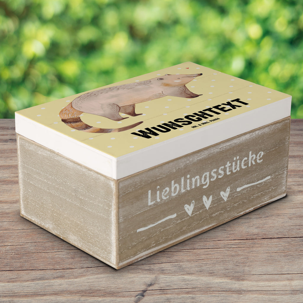 Personalisierte Holzkiste Nasenbaer Holzkiste mit Namen, Kiste mit Namen, Schatzkiste mit Namen, Truhe mit Namen, Schatulle mit Namen, Erinnerungsbox mit Namen, Erinnerungskiste, mit Namen, Dekokiste mit Namen, Aufbewahrungsbox mit Namen, Holzkiste Personalisiert, Kiste Personalisiert, Schatzkiste Personalisiert, Truhe Personalisiert, Schatulle Personalisiert, Erinnerungsbox Personalisiert, Erinnerungskiste Personalisiert, Dekokiste Personalisiert, Aufbewahrungsbox Personalisiert, süße Tiermotive, gute Laune, lustige Sprüche, Tiere, Nasenbär, Nasenbären, Rüsselbär, Bär