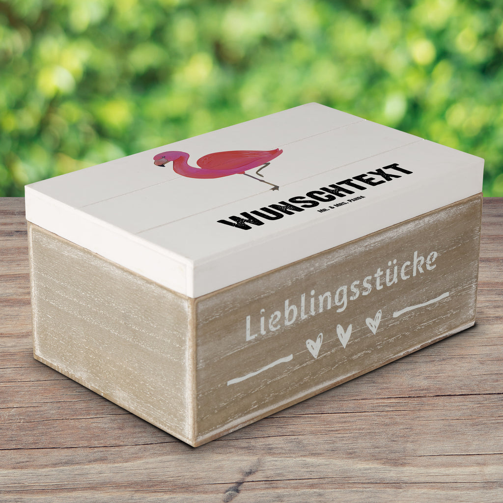 Personalisierte Holzkiste Flamingo classic Holzkiste mit Namen, Kiste mit Namen, Schatzkiste mit Namen, Truhe mit Namen, Schatulle mit Namen, Erinnerungsbox mit Namen, Erinnerungskiste, mit Namen, Dekokiste mit Namen, Aufbewahrungsbox mit Namen, Holzkiste Personalisiert, Kiste Personalisiert, Schatzkiste Personalisiert, Truhe Personalisiert, Schatulle Personalisiert, Erinnerungsbox Personalisiert, Erinnerungskiste Personalisiert, Dekokiste Personalisiert, Aufbewahrungsbox Personalisiert, Flamingo, Einzigartig, Selbstliebe, Stolz, ich, für mich, Spruch, Freundin, Freundinnen, Außenseiter, Sohn, Tochter, Geschwister