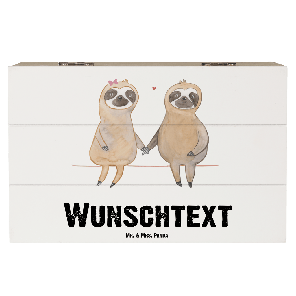 Personalisierte Holzkiste Faultier Pärchen Holzkiste mit Namen, Kiste mit Namen, Schatzkiste mit Namen, Truhe mit Namen, Schatulle mit Namen, Erinnerungsbox mit Namen, Erinnerungskiste, mit Namen, Dekokiste mit Namen, Aufbewahrungsbox mit Namen, Holzkiste Personalisiert, Kiste Personalisiert, Schatzkiste Personalisiert, Truhe Personalisiert, Schatulle Personalisiert, Erinnerungsbox Personalisiert, Erinnerungskiste Personalisiert, Dekokiste Personalisiert, Aufbewahrungsbox Personalisiert, Faultier, Faultier Geschenk, Faultier Deko, Faultiere, faul, Lieblingstier, Liebe, Liebespaar, Faultierliebe, Faultierpärchen, verliebt, verlobt, gemeinsam, relaxen, Pärchen, Beziehung, Langsamkeit