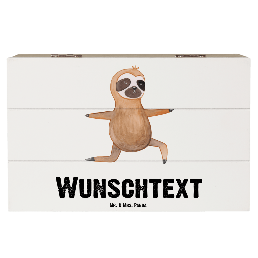 Personalisierte Holzkiste Faultier  Yoga Holzkiste mit Namen, Kiste mit Namen, Schatzkiste mit Namen, Truhe mit Namen, Schatulle mit Namen, Erinnerungsbox mit Namen, Erinnerungskiste, mit Namen, Dekokiste mit Namen, Aufbewahrungsbox mit Namen, Holzkiste Personalisiert, Kiste Personalisiert, Schatzkiste Personalisiert, Truhe Personalisiert, Schatulle Personalisiert, Erinnerungsbox Personalisiert, Erinnerungskiste Personalisiert, Dekokiste Personalisiert, Aufbewahrungsbox Personalisiert, Faultier, Faultier Geschenk, Faultier Deko, Faultiere, faul, Lieblingstier, Yoga, Namaste, Krieger, Yogaübungen, Meditation, Atmung, Gelassenheit, Entspannung