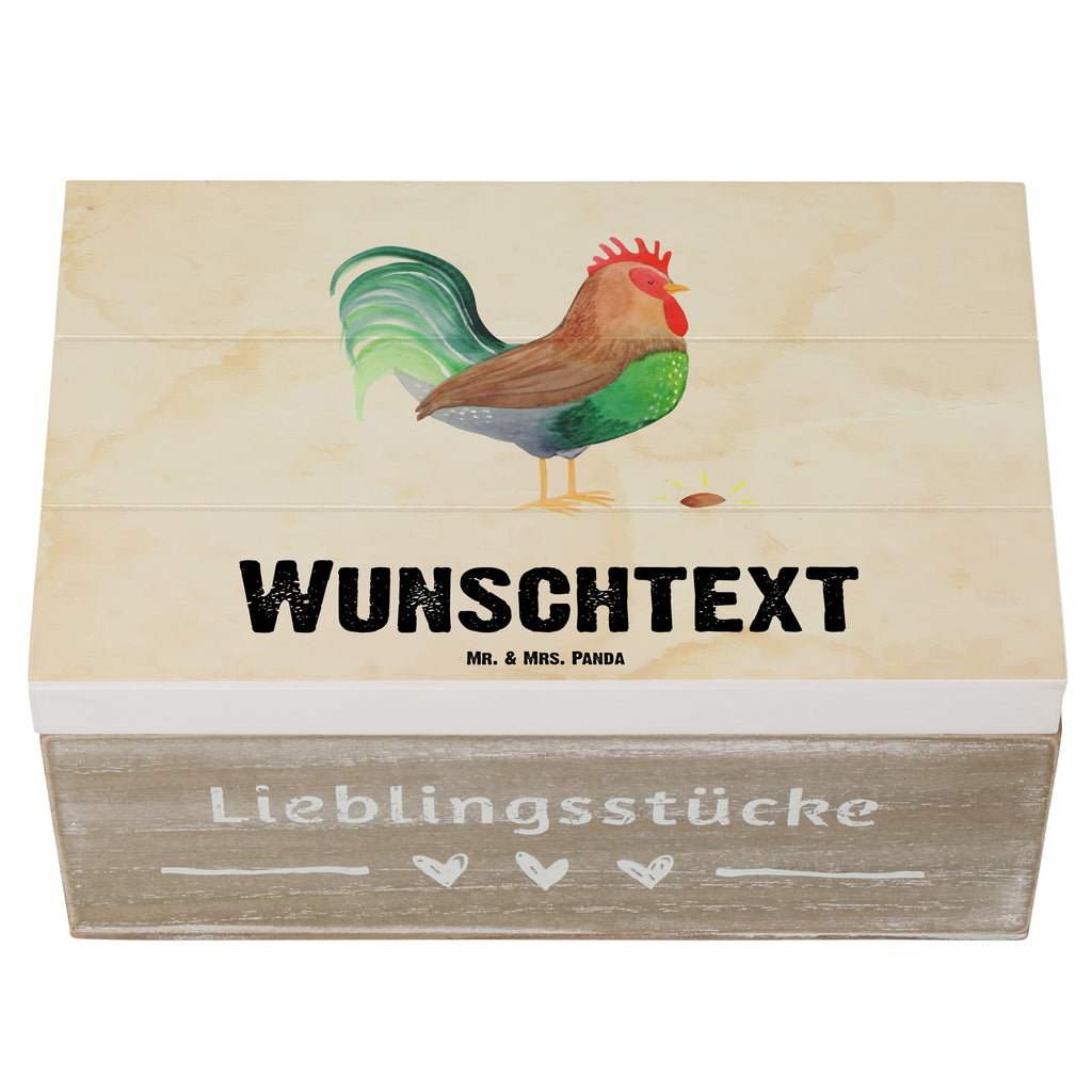 Personalisierte Holzkiste Hahn mit Korn Holzkiste mit Namen, Kiste mit Namen, Schatzkiste mit Namen, Truhe mit Namen, Schatulle mit Namen, Erinnerungsbox mit Namen, Erinnerungskiste, mit Namen, Dekokiste mit Namen, Aufbewahrungsbox mit Namen, Holzkiste Personalisiert, Kiste Personalisiert, Schatzkiste Personalisiert, Truhe Personalisiert, Schatulle Personalisiert, Erinnerungsbox Personalisiert, Erinnerungskiste Personalisiert, Dekokiste Personalisiert, Aufbewahrungsbox Personalisiert, Bauernhof, Hoftiere, Landwirt, Landwirtin, Hahn, Korn, Henne, Eier, Natur