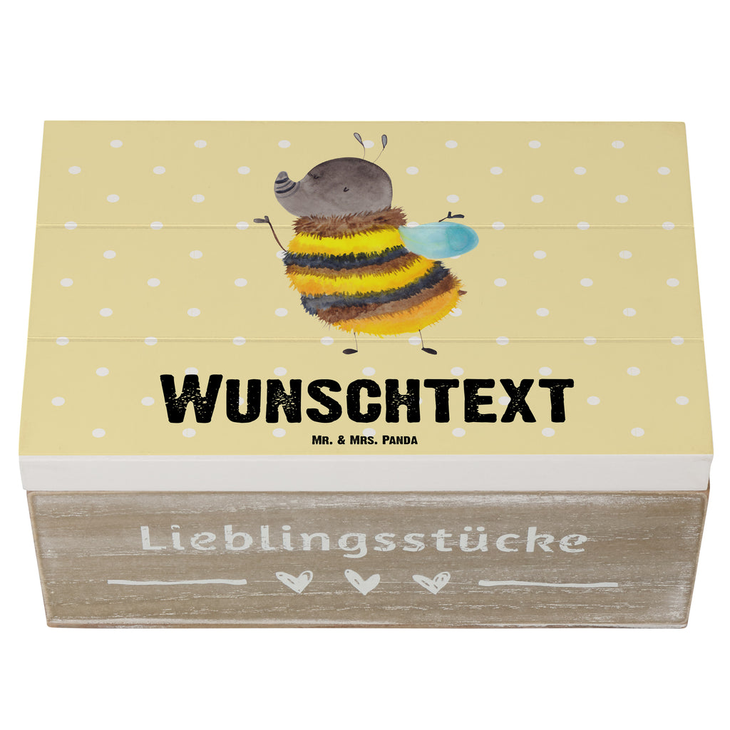 Personalisierte Holzkiste Hummel flauschig Holzkiste mit Namen, Kiste mit Namen, Schatzkiste mit Namen, Truhe mit Namen, Schatulle mit Namen, Erinnerungsbox mit Namen, Erinnerungskiste, mit Namen, Dekokiste mit Namen, Aufbewahrungsbox mit Namen, Holzkiste Personalisiert, Kiste Personalisiert, Schatzkiste Personalisiert, Truhe Personalisiert, Schatulle Personalisiert, Erinnerungsbox Personalisiert, Erinnerungskiste Personalisiert, Dekokiste Personalisiert, Aufbewahrungsbox Personalisiert, süße Tiermotive, gute Laune, lustige Sprüche, Tiere, Hummel, Flauschig, Biene, Blume, Natur