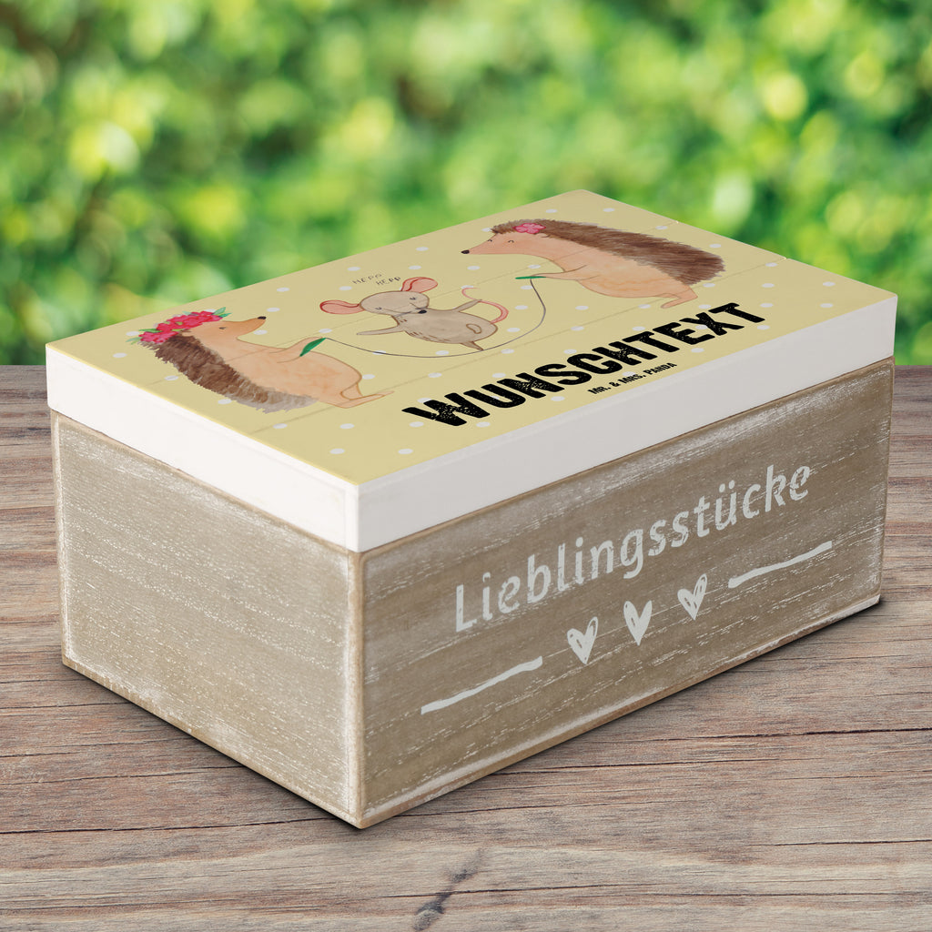 Personalisierte Holzkiste Igel Seilhüpfen Holzkiste mit Namen, Kiste mit Namen, Schatzkiste mit Namen, Truhe mit Namen, Schatulle mit Namen, Erinnerungsbox mit Namen, Erinnerungskiste, mit Namen, Dekokiste mit Namen, Aufbewahrungsbox mit Namen, Holzkiste Personalisiert, Kiste Personalisiert, Schatzkiste Personalisiert, Truhe Personalisiert, Schatulle Personalisiert, Erinnerungsbox Personalisiert, Erinnerungskiste Personalisiert, Dekokiste Personalisiert, Aufbewahrungsbox Personalisiert, süße Tiermotive, gute Laune, lustige Sprüche, Tiere, Igel, Maus, Seilspringen, Seilhüpfen, Kinder, Kindergarten