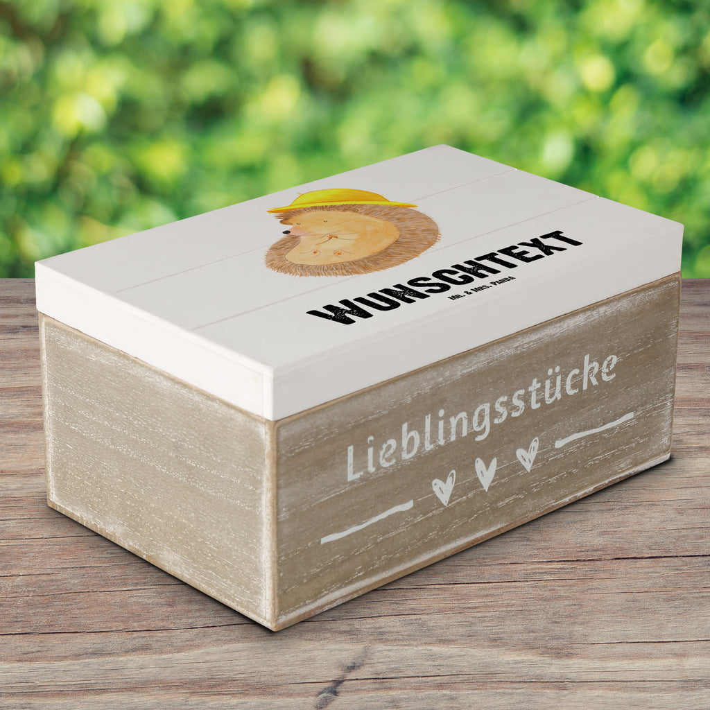 Personalisierte Holzkiste Igel betet Holzkiste mit Namen, Kiste mit Namen, Schatzkiste mit Namen, Truhe mit Namen, Schatulle mit Namen, Erinnerungsbox mit Namen, Erinnerungskiste, mit Namen, Dekokiste mit Namen, Aufbewahrungsbox mit Namen, Holzkiste Personalisiert, Kiste Personalisiert, Schatzkiste Personalisiert, Truhe Personalisiert, Schatulle Personalisiert, Erinnerungsbox Personalisiert, Erinnerungskiste Personalisiert, Dekokiste Personalisiert, Aufbewahrungsbox Personalisiert, süße Tiermotive, gute Laune, lustige Sprüche, Tiere, Igel, Igel mit Hut, Sonnenhut, Gott, Amen, beten, Leben, Dankbarkeit, Dankbar sein, dankbar, genießen