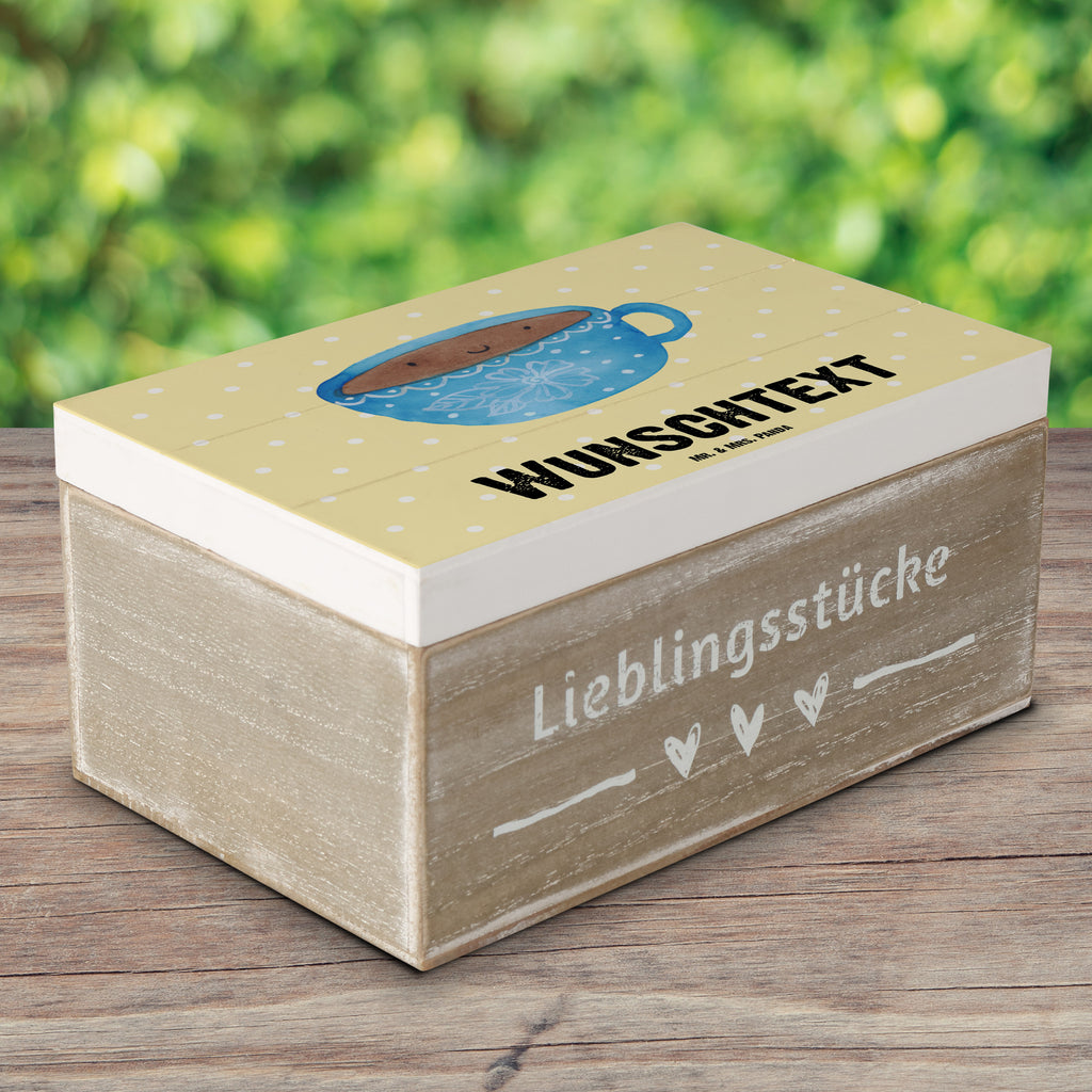 Personalisierte Holzkiste Kaffee Tasse Holzkiste mit Namen, Kiste mit Namen, Schatzkiste mit Namen, Truhe mit Namen, Schatulle mit Namen, Erinnerungsbox mit Namen, Erinnerungskiste, mit Namen, Dekokiste mit Namen, Aufbewahrungsbox mit Namen, Holzkiste Personalisiert, Kiste Personalisiert, Schatzkiste Personalisiert, Truhe Personalisiert, Schatulle Personalisiert, Erinnerungsbox Personalisiert, Erinnerungskiste Personalisiert, Dekokiste Personalisiert, Aufbewahrungsbox Personalisiert, süße Tiermotive, gute Laune, lustige Sprüche, Tiere, Kaffee, Tasse, Liebe, Geschmack, Genuss, Glücklich