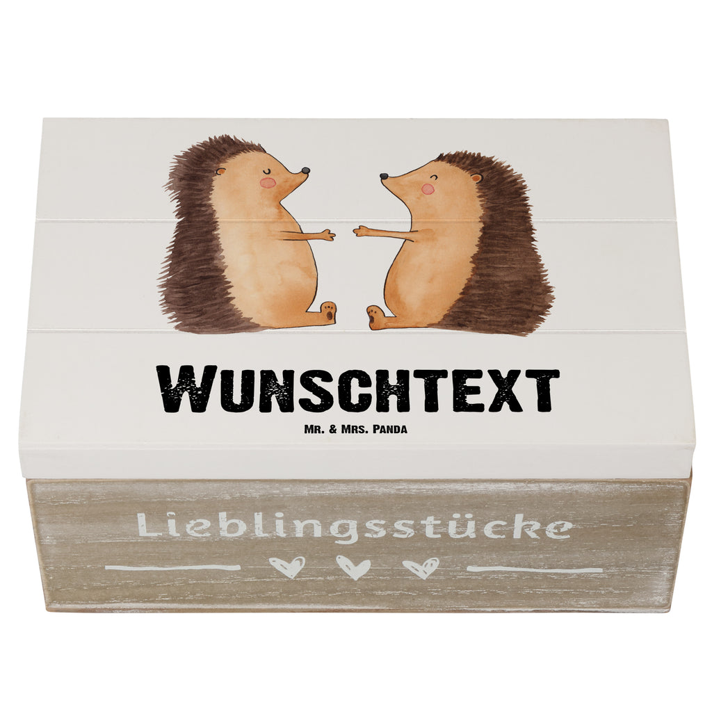 Personalisierte Holzkiste Igel Liebe Holzkiste mit Namen, Kiste mit Namen, Schatzkiste mit Namen, Truhe mit Namen, Schatulle mit Namen, Erinnerungsbox mit Namen, Erinnerungskiste, mit Namen, Dekokiste mit Namen, Aufbewahrungsbox mit Namen, Holzkiste Personalisiert, Kiste Personalisiert, Schatzkiste Personalisiert, Truhe Personalisiert, Schatulle Personalisiert, Erinnerungsbox Personalisiert, Erinnerungskiste Personalisiert, Dekokiste Personalisiert, Aufbewahrungsbox Personalisiert, Liebe, Partner, Freund, Freundin, Ehemann, Ehefrau, Heiraten, Verlobung, Heiratsantrag, Liebesgeschenk, Jahrestag, Hocheitstag, Verliebt, Verlobt, Verheiratet, Geschenk, Liebesbeweis, Hochzeitstag, Hochzeit, Igel