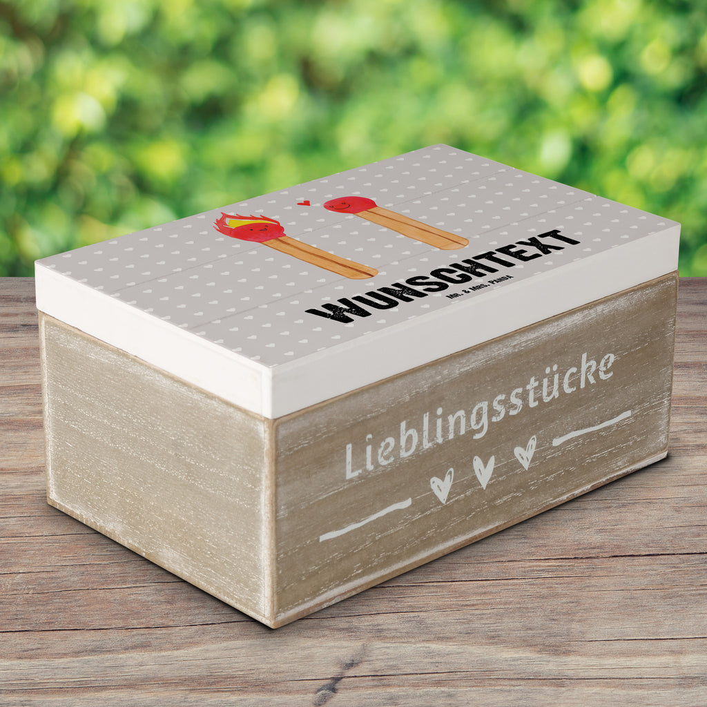 Personalisierte Holzkiste Streichhölzer Holzkiste mit Namen, Kiste mit Namen, Schatzkiste mit Namen, Truhe mit Namen, Schatulle mit Namen, Erinnerungsbox mit Namen, Erinnerungskiste, mit Namen, Dekokiste mit Namen, Aufbewahrungsbox mit Namen, Holzkiste Personalisiert, Kiste Personalisiert, Schatzkiste Personalisiert, Truhe Personalisiert, Schatulle Personalisiert, Erinnerungsbox Personalisiert, Erinnerungskiste Personalisiert, Dekokiste Personalisiert, Aufbewahrungsbox Personalisiert, Liebe, Partner, Freund, Freundin, Ehemann, Ehefrau, Heiraten, Verlobung, Heiratsantrag, Liebesgeschenk, Jahrestag, Hocheitstag, Streichhölzer