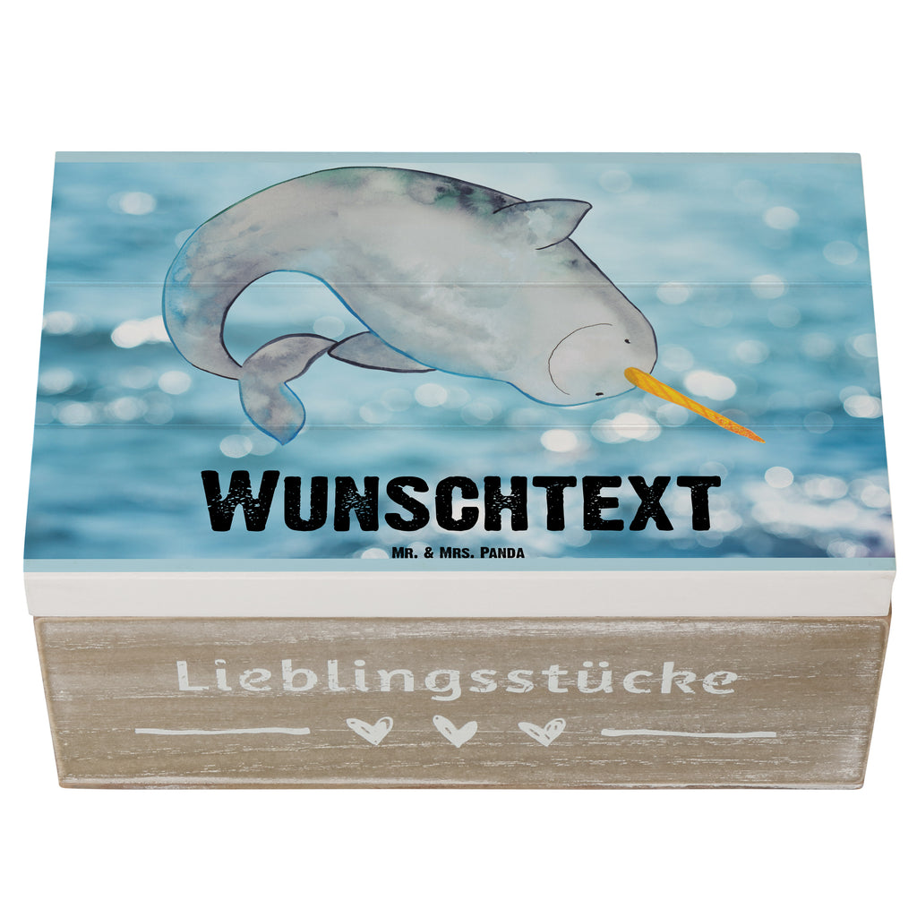 Personalisierte Holzkiste Narwal Holzkiste mit Namen, Kiste mit Namen, Schatzkiste mit Namen, Truhe mit Namen, Schatulle mit Namen, Erinnerungsbox mit Namen, Erinnerungskiste, mit Namen, Dekokiste mit Namen, Aufbewahrungsbox mit Namen, Holzkiste Personalisiert, Kiste Personalisiert, Schatzkiste Personalisiert, Truhe Personalisiert, Schatulle Personalisiert, Erinnerungsbox Personalisiert, Erinnerungskiste Personalisiert, Dekokiste Personalisiert, Aufbewahrungsbox Personalisiert, Meerestiere, Meer, Urlaub, Narwal, Wal, Putzen, Hausfrau, Junggesellin, aufräumen, Kinderzimmer