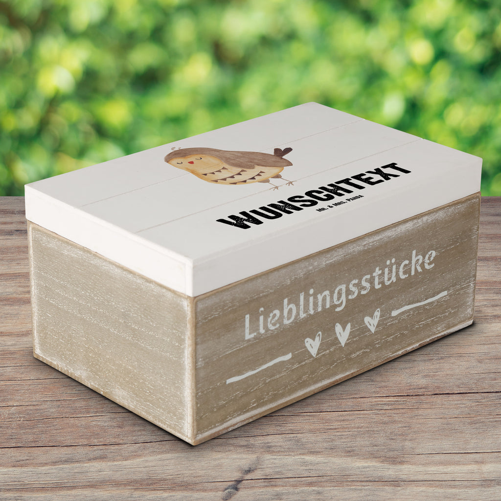 Personalisierte Holzkiste Eule Zufrieden Holzkiste mit Namen, Kiste mit Namen, Schatzkiste mit Namen, Truhe mit Namen, Schatulle mit Namen, Erinnerungsbox mit Namen, Erinnerungskiste, mit Namen, Dekokiste mit Namen, Aufbewahrungsbox mit Namen, Holzkiste Personalisiert, Kiste Personalisiert, Schatzkiste Personalisiert, Truhe Personalisiert, Schatulle Personalisiert, Erinnerungsbox Personalisiert, Erinnerungskiste Personalisiert, Dekokiste Personalisiert, Aufbewahrungsbox Personalisiert, Eule, Eule Spruch, Eule deko, Owl, Liebe Spruch, Romantisch, Wortspiel lustig, Spruch schön, Geschenk Hochzeitstag