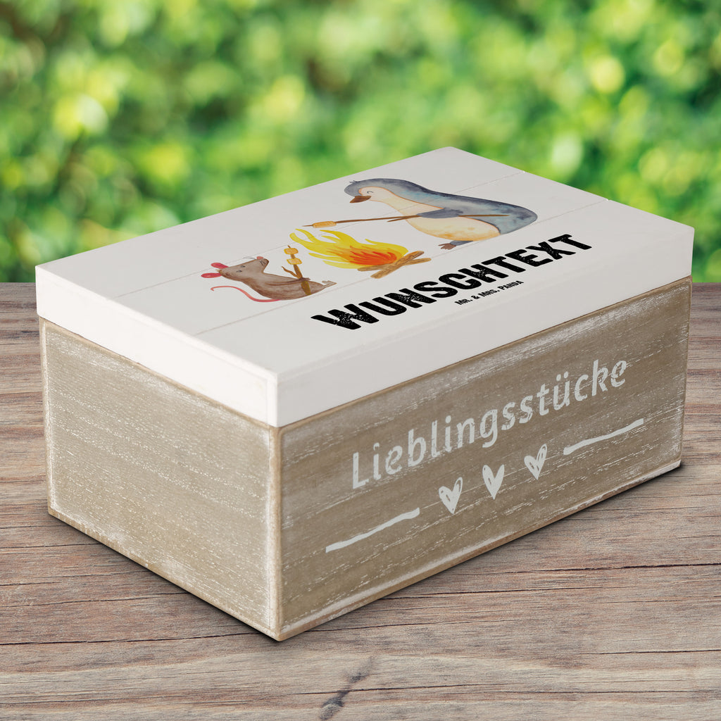 Personalisierte Holzkiste Pinguin Lagerfeuer Holzkiste mit Namen, Kiste mit Namen, Schatzkiste mit Namen, Truhe mit Namen, Schatulle mit Namen, Erinnerungsbox mit Namen, Erinnerungskiste, mit Namen, Dekokiste mit Namen, Aufbewahrungsbox mit Namen, Holzkiste Personalisiert, Kiste Personalisiert, Schatzkiste Personalisiert, Truhe Personalisiert, Schatulle Personalisiert, Erinnerungsbox Personalisiert, Erinnerungskiste Personalisiert, Dekokiste Personalisiert, Aufbewahrungsbox Personalisiert, Pinguin, Maus, Pinguine, Lagerfeuer, Leben, Arbeit, Job, Motivation, Büro, Büroalltag, Lebensspruch, Lebensmotivation, Neustart, Liebe, grillen, Feuer, Marshmallows