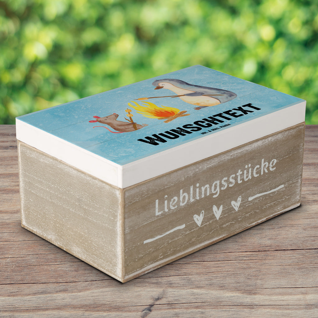 Personalisierte Holzkiste Pinguin Lagerfeuer Holzkiste mit Namen, Kiste mit Namen, Schatzkiste mit Namen, Truhe mit Namen, Schatulle mit Namen, Erinnerungsbox mit Namen, Erinnerungskiste, mit Namen, Dekokiste mit Namen, Aufbewahrungsbox mit Namen, Holzkiste Personalisiert, Kiste Personalisiert, Schatzkiste Personalisiert, Truhe Personalisiert, Schatulle Personalisiert, Erinnerungsbox Personalisiert, Erinnerungskiste Personalisiert, Dekokiste Personalisiert, Aufbewahrungsbox Personalisiert, Pinguin, Maus, Pinguine, Lagerfeuer, Leben, Arbeit, Job, Motivation, Büro, Büroalltag, Lebensspruch, Lebensmotivation, Neustart, Liebe, grillen, Feuer, Marshmallows