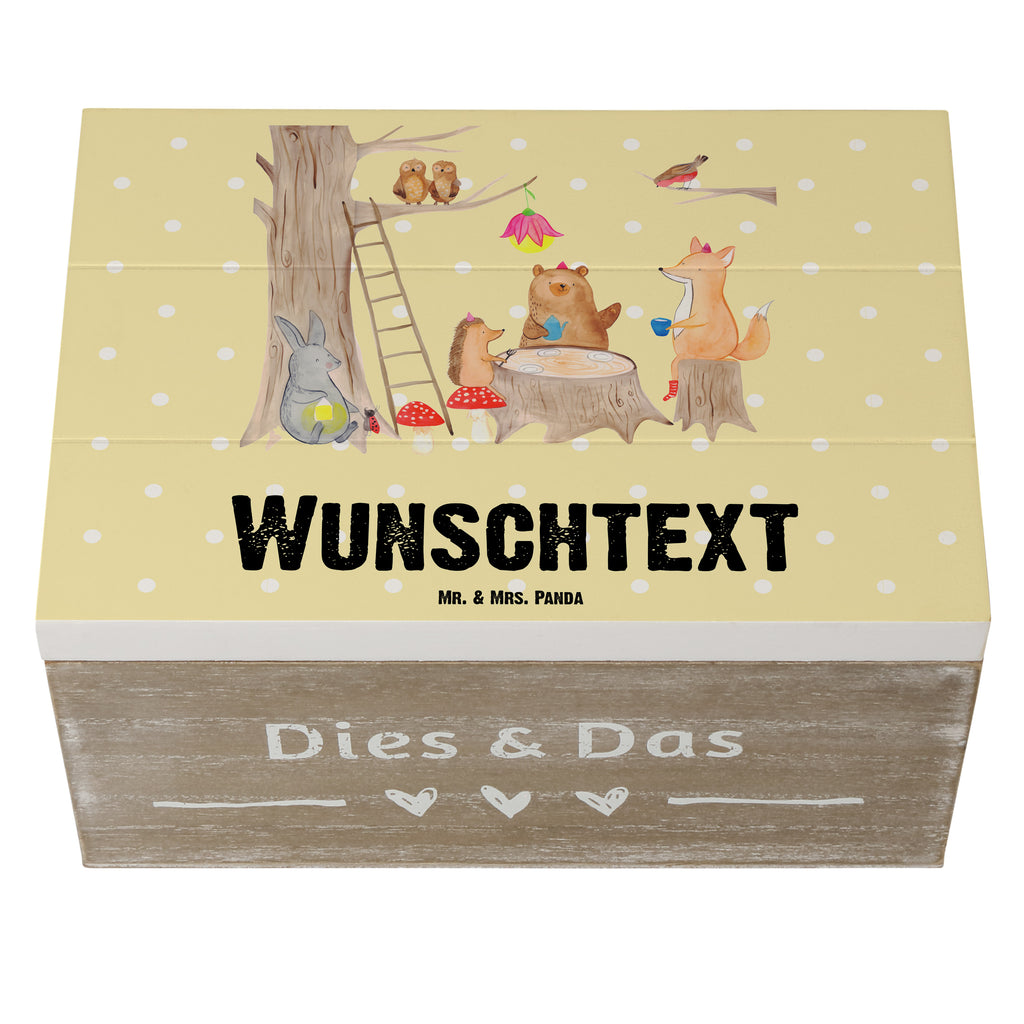 Personalisierte Holzkiste Waldtiere Picknick Holzkiste mit Namen, Kiste mit Namen, Schatzkiste mit Namen, Truhe mit Namen, Schatulle mit Namen, Erinnerungsbox mit Namen, Erinnerungskiste, mit Namen, Dekokiste mit Namen, Aufbewahrungsbox mit Namen, Holzkiste Personalisiert, Kiste Personalisiert, Schatzkiste Personalisiert, Truhe Personalisiert, Schatulle Personalisiert, Erinnerungsbox Personalisiert, Erinnerungskiste Personalisiert, Dekokiste Personalisiert, Aufbewahrungsbox Personalisiert, süße Tiermotive, gute Laune, lustige Sprüche, Tiere, Waldtiere, Picknick, Wald, Fuchs, Hase, Igel, Maus, Eichhörnchen