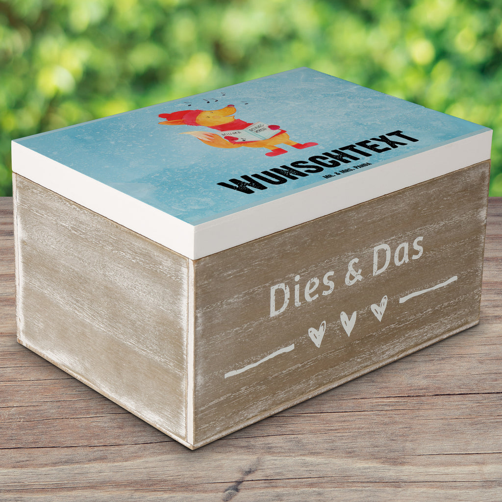 Personalisierte Holzkiste Fuchs Sänger Holzkiste mit Namen, Kiste mit Namen, Schatzkiste mit Namen, Truhe mit Namen, Schatulle mit Namen, Erinnerungsbox mit Namen, Erinnerungskiste, mit Namen, Dekokiste mit Namen, Aufbewahrungsbox mit Namen, Holzkiste Personalisiert, Kiste Personalisiert, Schatzkiste Personalisiert, Truhe Personalisiert, Schatulle Personalisiert, Erinnerungsbox Personalisiert, Erinnerungskiste Personalisiert, Dekokiste Personalisiert, Aufbewahrungsbox Personalisiert, Winter, Weihnachten, Weihnachtsdeko, Nikolaus, Advent, Heiligabend, Wintermotiv, Fuchs, Füchse, Sänger, Geschenk Sänger, Singen, Weihnachtslieder