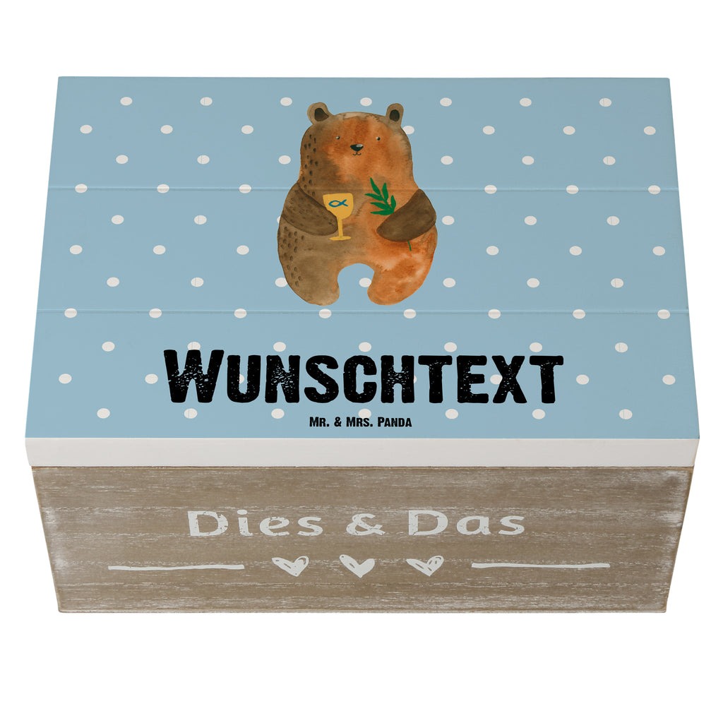 Personalisierte Holzkiste Konfirmation-Bär Holzkiste mit Namen, Kiste mit Namen, Schatzkiste mit Namen, Truhe mit Namen, Schatulle mit Namen, Erinnerungsbox mit Namen, Erinnerungskiste, mit Namen, Dekokiste mit Namen, Aufbewahrungsbox mit Namen, Holzkiste Personalisiert, Kiste Personalisiert, Schatzkiste Personalisiert, Truhe Personalisiert, Schatulle Personalisiert, Erinnerungsbox Personalisiert, Erinnerungskiste Personalisiert, Dekokiste Personalisiert, Aufbewahrungsbox Personalisiert, Bär, Teddy, Teddybär, Konfirmation, Kirche, evangelisch, Gottesdienst
