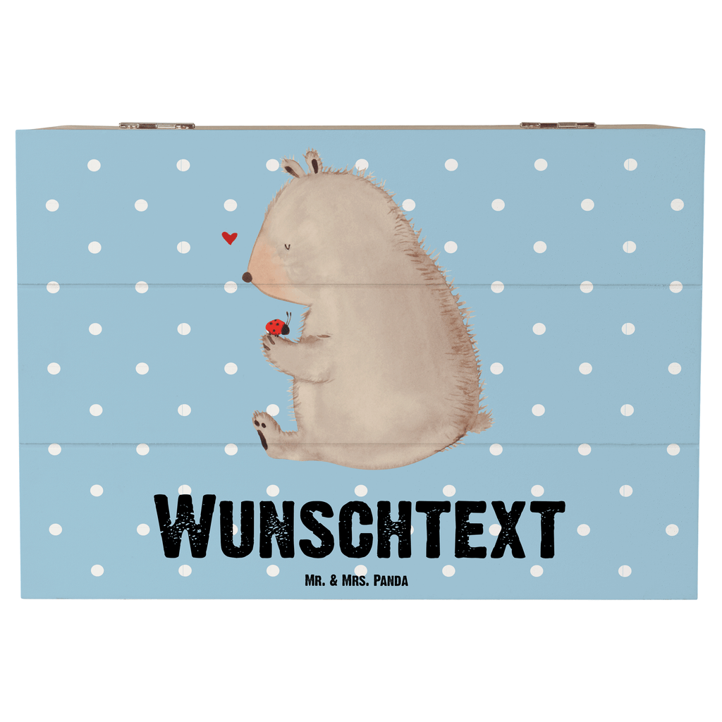 Personalisierte Holzkiste Bär mit Marienkäfer Holzkiste mit Namen, Kiste mit Namen, Schatzkiste mit Namen, Truhe mit Namen, Schatulle mit Namen, Erinnerungsbox mit Namen, Erinnerungskiste, mit Namen, Dekokiste mit Namen, Aufbewahrungsbox mit Namen, Holzkiste Personalisiert, Kiste Personalisiert, Schatzkiste Personalisiert, Truhe Personalisiert, Schatulle Personalisiert, Erinnerungsbox Personalisiert, Erinnerungskiste Personalisiert, Dekokiste Personalisiert, Aufbewahrungsbox Personalisiert, Bär, Teddy, Teddybär, Marienkäfer, Liebe, Freiheit, Motivation, Das Leben ist schön