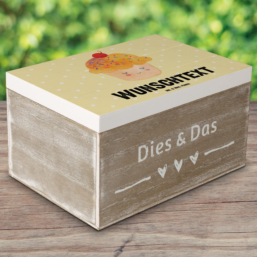 Personalisierte Holzkiste Cupcake Holzkiste mit Namen, Kiste mit Namen, Schatzkiste mit Namen, Truhe mit Namen, Schatulle mit Namen, Erinnerungsbox mit Namen, Erinnerungskiste, mit Namen, Dekokiste mit Namen, Aufbewahrungsbox mit Namen, Holzkiste Personalisiert, Kiste Personalisiert, Schatzkiste Personalisiert, Truhe Personalisiert, Schatulle Personalisiert, Erinnerungsbox Personalisiert, Erinnerungskiste Personalisiert, Dekokiste Personalisiert, Aufbewahrungsbox Personalisiert, süße Tiermotive, gute Laune, lustige Sprüche, Tiere, Cupcakes, Muffin, Wunder, Küche Deko, Küche Spruch, Backen Geschenk, Geschenk Koch, Motivation Sprüche