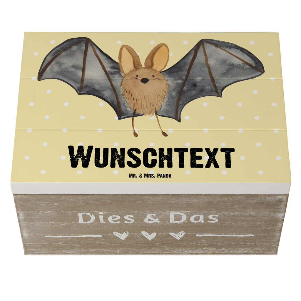 Personalisierte Holzkiste Fledermaus Flügel Holzkiste mit Namen, Kiste mit Namen, Schatzkiste mit Namen, Truhe mit Namen, Schatulle mit Namen, Erinnerungsbox mit Namen, Erinnerungskiste, mit Namen, Dekokiste mit Namen, Aufbewahrungsbox mit Namen, Holzkiste Personalisiert, Kiste Personalisiert, Schatzkiste Personalisiert, Truhe Personalisiert, Schatulle Personalisiert, Erinnerungsbox Personalisiert, Erinnerungskiste Personalisiert, Dekokiste Personalisiert, Aufbewahrungsbox Personalisiert, süße Tiermotive, gute Laune, lustige Sprüche, Tiere