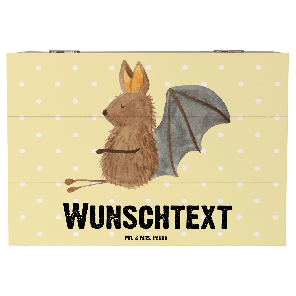 Personalisierte Holzkiste Fledermaus sitzend Holzkiste mit Namen, Kiste mit Namen, Schatzkiste mit Namen, Truhe mit Namen, Schatulle mit Namen, Erinnerungsbox mit Namen, Erinnerungskiste, mit Namen, Dekokiste mit Namen, Aufbewahrungsbox mit Namen, Holzkiste Personalisiert, Kiste Personalisiert, Schatzkiste Personalisiert, Truhe Personalisiert, Schatulle Personalisiert, Erinnerungsbox Personalisiert, Erinnerungskiste Personalisiert, Dekokiste Personalisiert, Aufbewahrungsbox Personalisiert, süße Tiermotive, gute Laune, lustige Sprüche, Tiere, Fledermaus, Fledermäuse, Motivation, entspannen