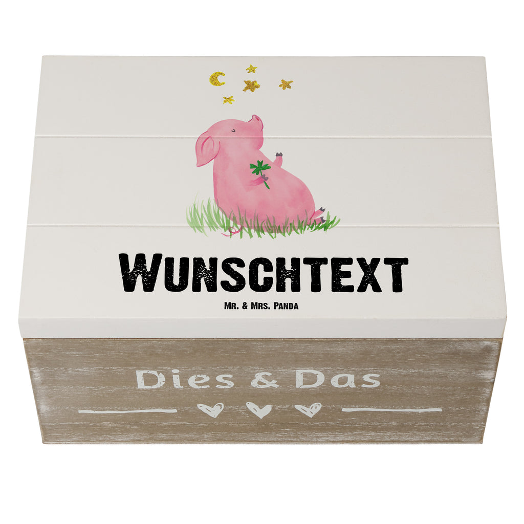 Personalisierte Holzkiste Glücksschwein Holzkiste mit Namen, Kiste mit Namen, Schatzkiste mit Namen, Truhe mit Namen, Schatulle mit Namen, Erinnerungsbox mit Namen, Erinnerungskiste, mit Namen, Dekokiste mit Namen, Aufbewahrungsbox mit Namen, Holzkiste Personalisiert, Kiste Personalisiert, Schatzkiste Personalisiert, Truhe Personalisiert, Schatulle Personalisiert, Erinnerungsbox Personalisiert, Erinnerungskiste Personalisiert, Dekokiste Personalisiert, Aufbewahrungsbox Personalisiert, süße Tiermotive, gute Laune, lustige Sprüche, Tiere, Glücksschwein. Glück, Schwein, Schweinchen, Sterne, Sernchen, Ziele, Träume, Motivation, Glücksbringer