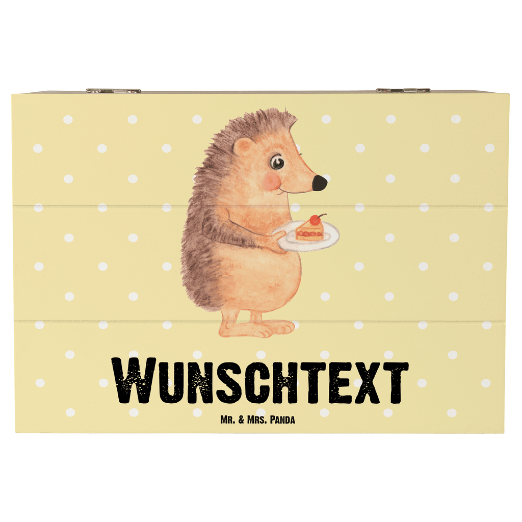 Personalisierte Holzkiste Igel mit Kuchenstück Holzkiste mit Namen, Kiste mit Namen, Schatzkiste mit Namen, Truhe mit Namen, Schatulle mit Namen, Erinnerungsbox mit Namen, Erinnerungskiste, mit Namen, Dekokiste mit Namen, Aufbewahrungsbox mit Namen, Holzkiste Personalisiert, Kiste Personalisiert, Schatzkiste Personalisiert, Truhe Personalisiert, Schatulle Personalisiert, Erinnerungsbox Personalisiert, Erinnerungskiste Personalisiert, Dekokiste Personalisiert, Aufbewahrungsbox Personalisiert, süße Tiermotive, gute Laune, lustige Sprüche, Tiere, Igel, Essen Spruch, Kuchen, Backen Geschenk, Kuchen backen, Einladung Party, Geburtstagskuchen, Torte
