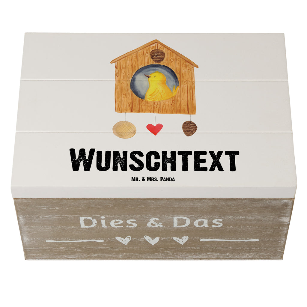 Personalisierte Holzkiste Vogelhaus sweet Home Holzkiste mit Namen, Kiste mit Namen, Schatzkiste mit Namen, Truhe mit Namen, Schatulle mit Namen, Erinnerungsbox mit Namen, Erinnerungskiste, mit Namen, Dekokiste mit Namen, Aufbewahrungsbox mit Namen, Holzkiste Personalisiert, Kiste Personalisiert, Schatzkiste Personalisiert, Truhe Personalisiert, Schatulle Personalisiert, Erinnerungsbox Personalisiert, Erinnerungskiste Personalisiert, Dekokiste Personalisiert, Aufbewahrungsbox Personalisiert, süße Tiermotive, gute Laune, lustige Sprüche, Tiere, Vogelhaus, Vogel, Home sweet Home, Einzug, Umzug, Geschenk, Einzugsgeschenk, Hausbau, Haus
