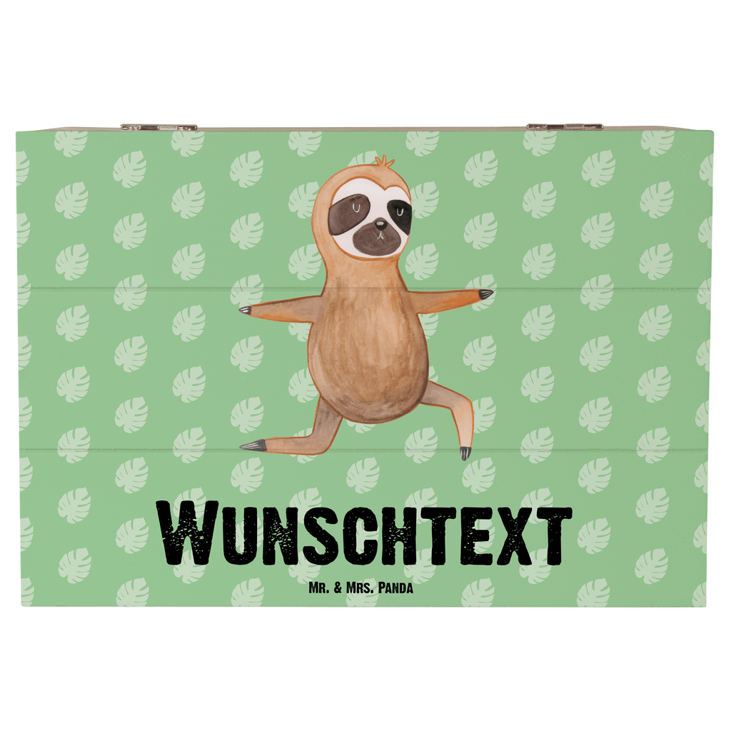 Personalisierte Holzkiste Faultier  Yoga Holzkiste mit Namen, Kiste mit Namen, Schatzkiste mit Namen, Truhe mit Namen, Schatulle mit Namen, Erinnerungsbox mit Namen, Erinnerungskiste, mit Namen, Dekokiste mit Namen, Aufbewahrungsbox mit Namen, Holzkiste Personalisiert, Kiste Personalisiert, Schatzkiste Personalisiert, Truhe Personalisiert, Schatulle Personalisiert, Erinnerungsbox Personalisiert, Erinnerungskiste Personalisiert, Dekokiste Personalisiert, Aufbewahrungsbox Personalisiert, Faultier, Faultier Geschenk, Faultier Deko, Faultiere, faul, Lieblingstier, Yoga, Namaste, Krieger, Yogaübungen, Meditation, Atmung, Gelassenheit, Entspannung