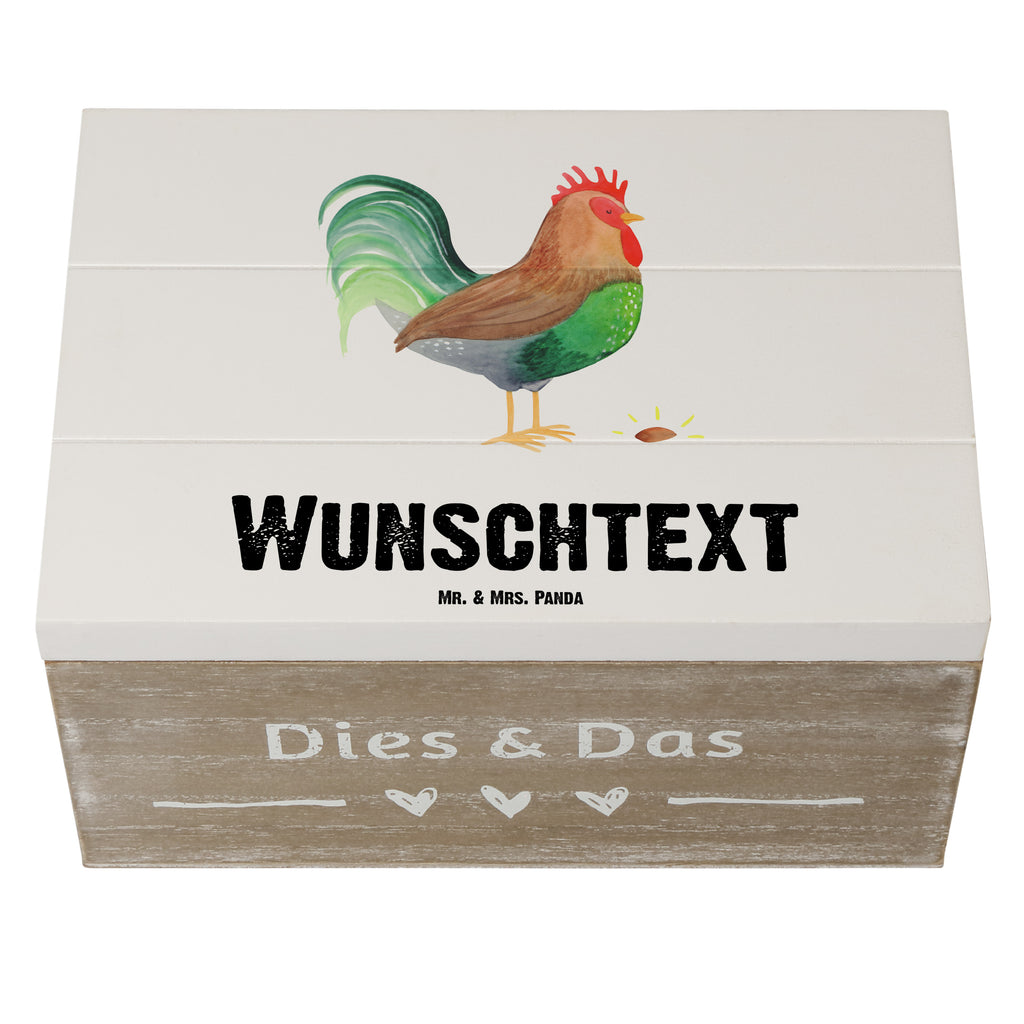 Personalisierte Holzkiste Hahn mit Korn Holzkiste mit Namen, Kiste mit Namen, Schatzkiste mit Namen, Truhe mit Namen, Schatulle mit Namen, Erinnerungsbox mit Namen, Erinnerungskiste, mit Namen, Dekokiste mit Namen, Aufbewahrungsbox mit Namen, Holzkiste Personalisiert, Kiste Personalisiert, Schatzkiste Personalisiert, Truhe Personalisiert, Schatulle Personalisiert, Erinnerungsbox Personalisiert, Erinnerungskiste Personalisiert, Dekokiste Personalisiert, Aufbewahrungsbox Personalisiert, Bauernhof, Hoftiere, Landwirt, Landwirtin, Hahn, Korn, Henne, Eier, Natur