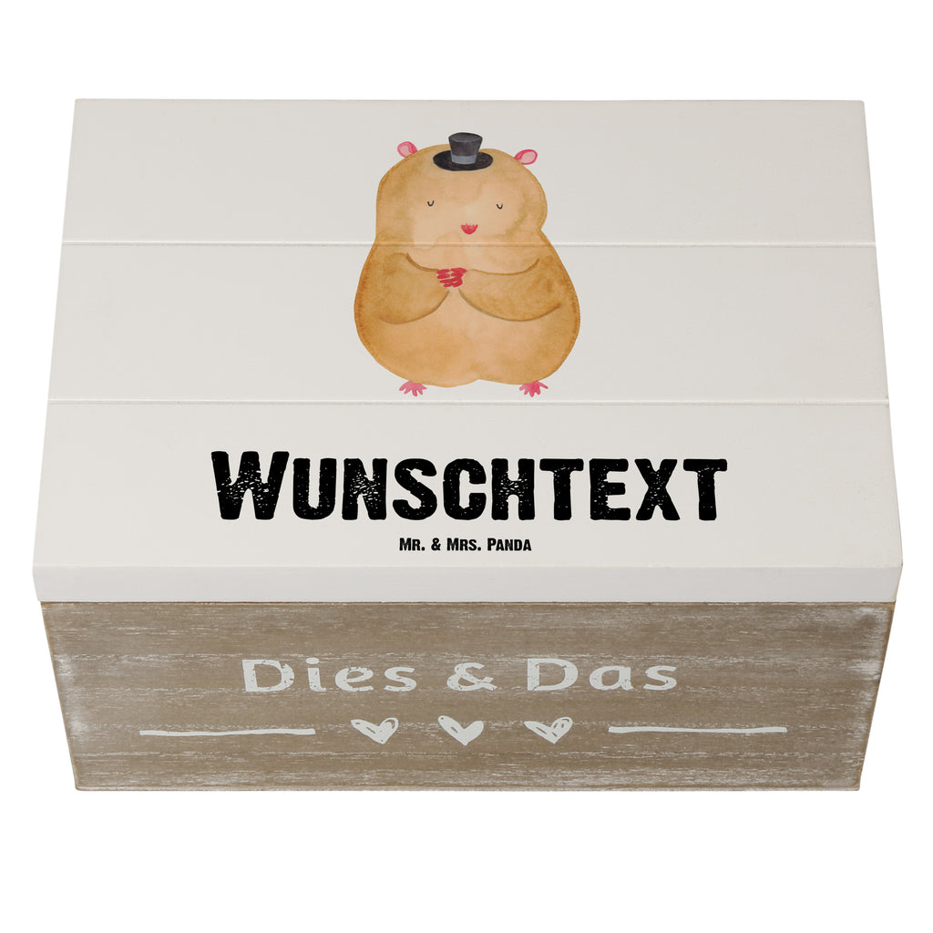Personalisierte Holzkiste Hamster mit Hut Holzkiste mit Namen, Kiste mit Namen, Schatzkiste mit Namen, Truhe mit Namen, Schatulle mit Namen, Erinnerungsbox mit Namen, Erinnerungskiste, mit Namen, Dekokiste mit Namen, Aufbewahrungsbox mit Namen, Holzkiste Personalisiert, Kiste Personalisiert, Schatzkiste Personalisiert, Truhe Personalisiert, Schatulle Personalisiert, Erinnerungsbox Personalisiert, Erinnerungskiste Personalisiert, Dekokiste Personalisiert, Aufbewahrungsbox Personalisiert, süße Tiermotive, gute Laune, lustige Sprüche, Tiere, Hamster, Hut, Magier, Zylinder, Zwerghamster, Zauberer, Houdini