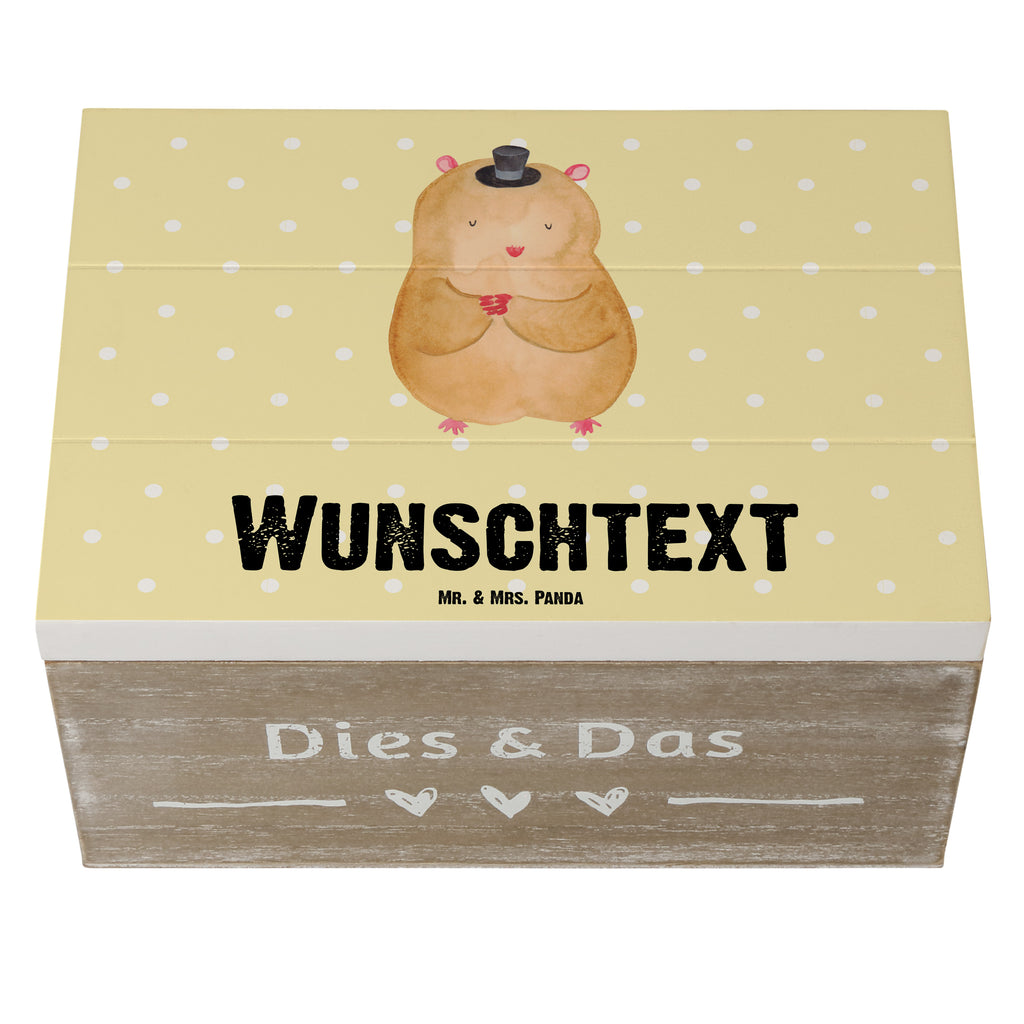 Personalisierte Holzkiste Hamster mit Hut Holzkiste mit Namen, Kiste mit Namen, Schatzkiste mit Namen, Truhe mit Namen, Schatulle mit Namen, Erinnerungsbox mit Namen, Erinnerungskiste, mit Namen, Dekokiste mit Namen, Aufbewahrungsbox mit Namen, Holzkiste Personalisiert, Kiste Personalisiert, Schatzkiste Personalisiert, Truhe Personalisiert, Schatulle Personalisiert, Erinnerungsbox Personalisiert, Erinnerungskiste Personalisiert, Dekokiste Personalisiert, Aufbewahrungsbox Personalisiert, süße Tiermotive, gute Laune, lustige Sprüche, Tiere, Hamster, Hut, Magier, Zylinder, Zwerghamster, Zauberer, Houdini