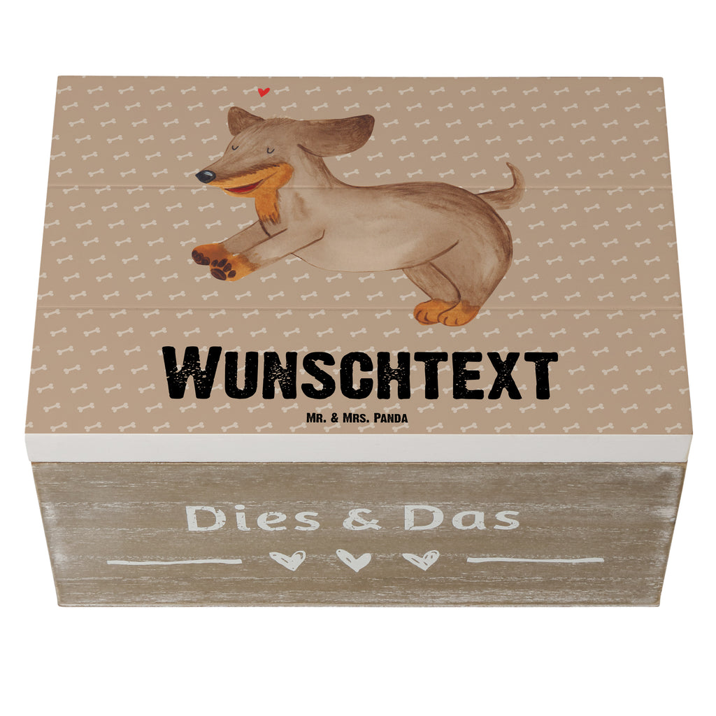 Personalisierte Holzkiste Hund Dackel fröhlich Holzkiste mit Namen, Kiste mit Namen, Schatzkiste mit Namen, Truhe mit Namen, Schatulle mit Namen, Erinnerungsbox mit Namen, Erinnerungskiste, mit Namen, Dekokiste mit Namen, Aufbewahrungsbox mit Namen, Holzkiste Personalisiert, Kiste Personalisiert, Schatzkiste Personalisiert, Truhe Personalisiert, Schatulle Personalisiert, Erinnerungsbox Personalisiert, Erinnerungskiste Personalisiert, Dekokiste Personalisiert, Aufbewahrungsbox Personalisiert, Hund, Hundemotiv, Haustier, Hunderasse, Tierliebhaber, Hundebesitzer, Sprüche, Hunde, Dackel, Dachshund, happy dog