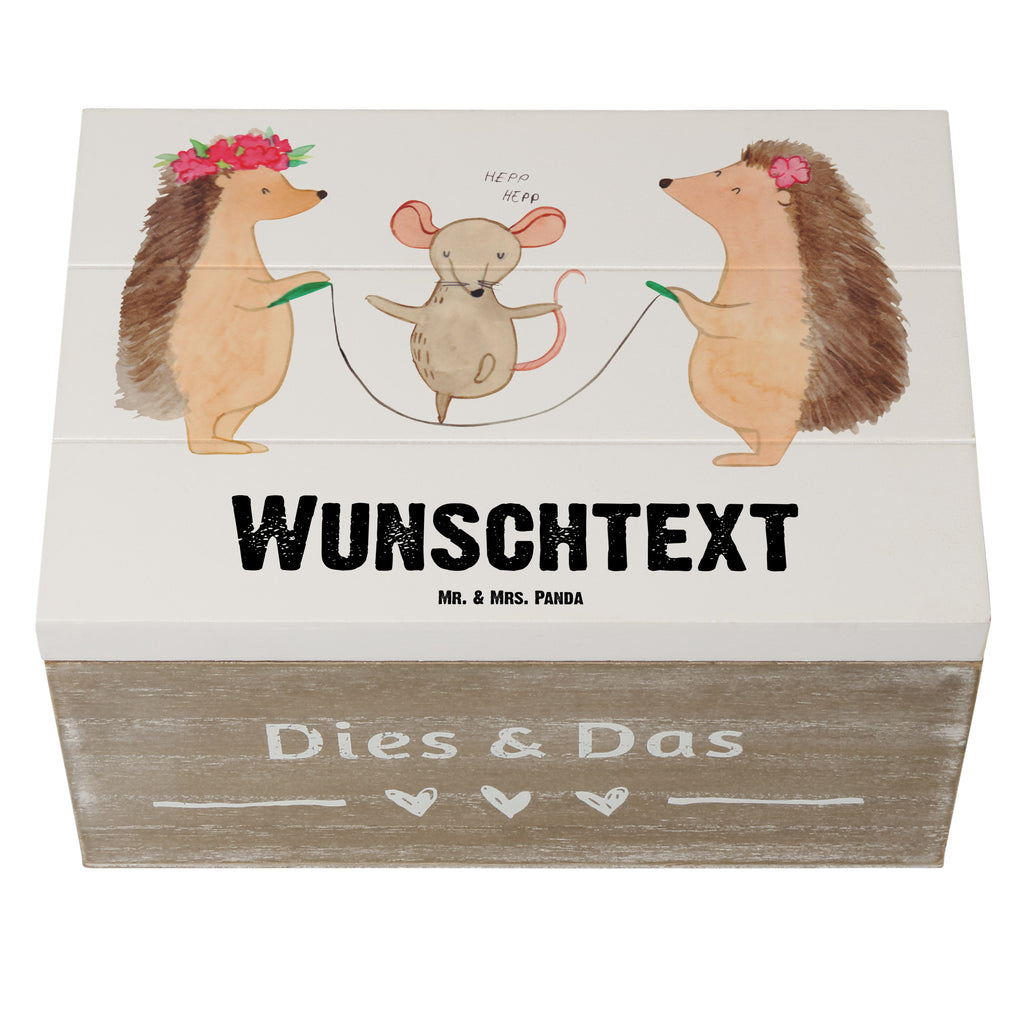 Personalisierte Holzkiste Igel Seilhüpfen Holzkiste mit Namen, Kiste mit Namen, Schatzkiste mit Namen, Truhe mit Namen, Schatulle mit Namen, Erinnerungsbox mit Namen, Erinnerungskiste, mit Namen, Dekokiste mit Namen, Aufbewahrungsbox mit Namen, Holzkiste Personalisiert, Kiste Personalisiert, Schatzkiste Personalisiert, Truhe Personalisiert, Schatulle Personalisiert, Erinnerungsbox Personalisiert, Erinnerungskiste Personalisiert, Dekokiste Personalisiert, Aufbewahrungsbox Personalisiert, süße Tiermotive, gute Laune, lustige Sprüche, Tiere, Igel, Maus, Seilspringen, Seilhüpfen, Kinder, Kindergarten