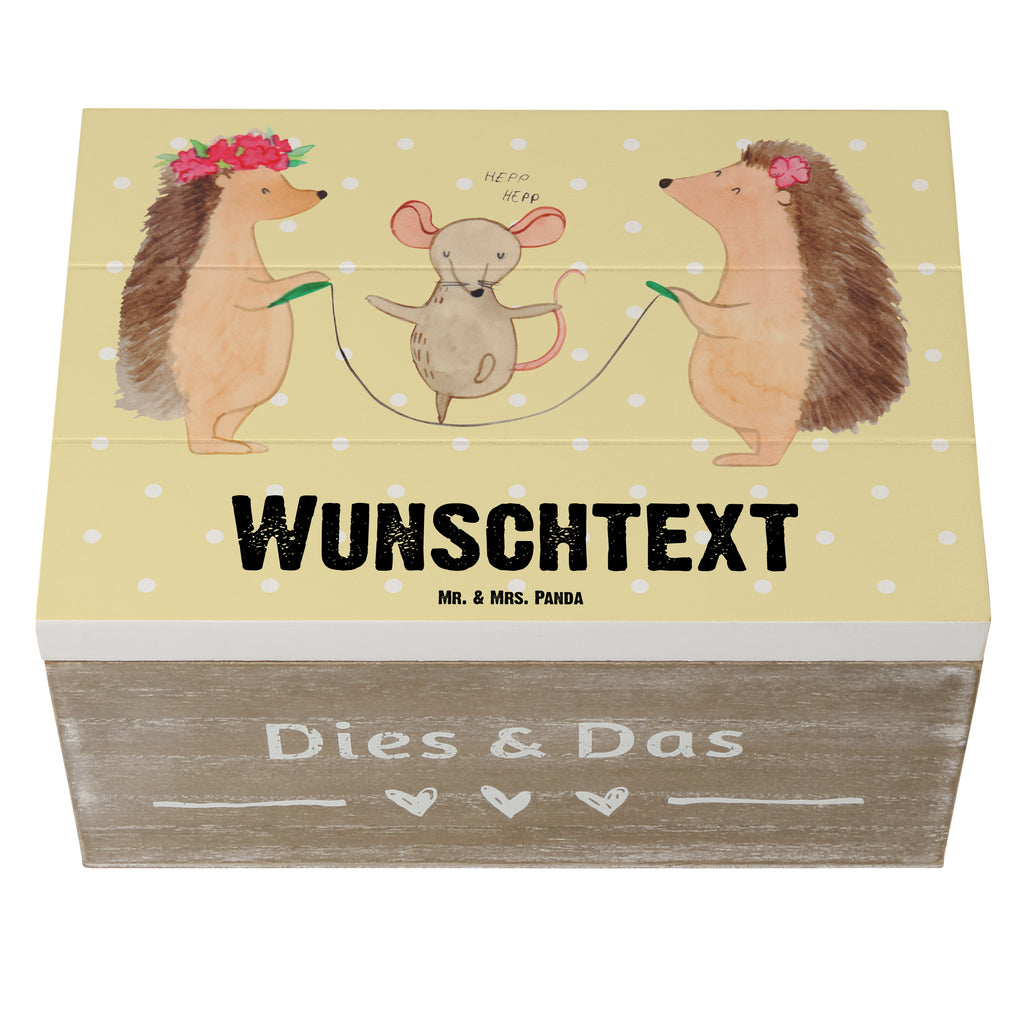 Personalisierte Holzkiste Igel Seilhüpfen Holzkiste mit Namen, Kiste mit Namen, Schatzkiste mit Namen, Truhe mit Namen, Schatulle mit Namen, Erinnerungsbox mit Namen, Erinnerungskiste, mit Namen, Dekokiste mit Namen, Aufbewahrungsbox mit Namen, Holzkiste Personalisiert, Kiste Personalisiert, Schatzkiste Personalisiert, Truhe Personalisiert, Schatulle Personalisiert, Erinnerungsbox Personalisiert, Erinnerungskiste Personalisiert, Dekokiste Personalisiert, Aufbewahrungsbox Personalisiert, süße Tiermotive, gute Laune, lustige Sprüche, Tiere, Igel, Maus, Seilspringen, Seilhüpfen, Kinder, Kindergarten