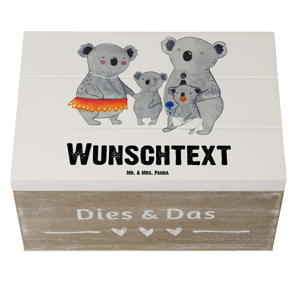 Personalisierte Holzkiste Koala Familie Holzkiste mit Namen, Kiste mit Namen, Schatzkiste mit Namen, Truhe mit Namen, Schatulle mit Namen, Erinnerungsbox mit Namen, Erinnerungskiste, mit Namen, Dekokiste mit Namen, Aufbewahrungsbox mit Namen, Holzkiste Personalisiert, Kiste Personalisiert, Schatzkiste Personalisiert, Truhe Personalisiert, Schatulle Personalisiert, Erinnerungsbox Personalisiert, Erinnerungskiste Personalisiert, Dekokiste Personalisiert, Aufbewahrungsbox Personalisiert, Familie, Vatertag, Muttertag, Bruder, Schwester, Mama, Papa, Oma, Opa, Koala, Koalas, Family, Kinder, Geschwister, Familienleben