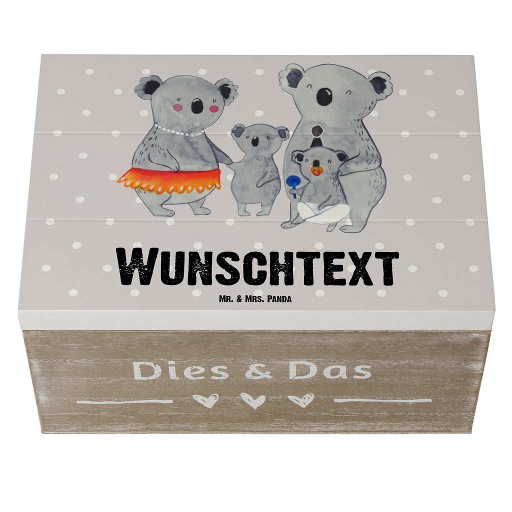 Personalisierte Holzkiste Koala Familie Holzkiste mit Namen, Kiste mit Namen, Schatzkiste mit Namen, Truhe mit Namen, Schatulle mit Namen, Erinnerungsbox mit Namen, Erinnerungskiste, mit Namen, Dekokiste mit Namen, Aufbewahrungsbox mit Namen, Holzkiste Personalisiert, Kiste Personalisiert, Schatzkiste Personalisiert, Truhe Personalisiert, Schatulle Personalisiert, Erinnerungsbox Personalisiert, Erinnerungskiste Personalisiert, Dekokiste Personalisiert, Aufbewahrungsbox Personalisiert, Familie, Vatertag, Muttertag, Bruder, Schwester, Mama, Papa, Oma, Opa, Koala, Koalas, Family, Kinder, Geschwister, Familienleben