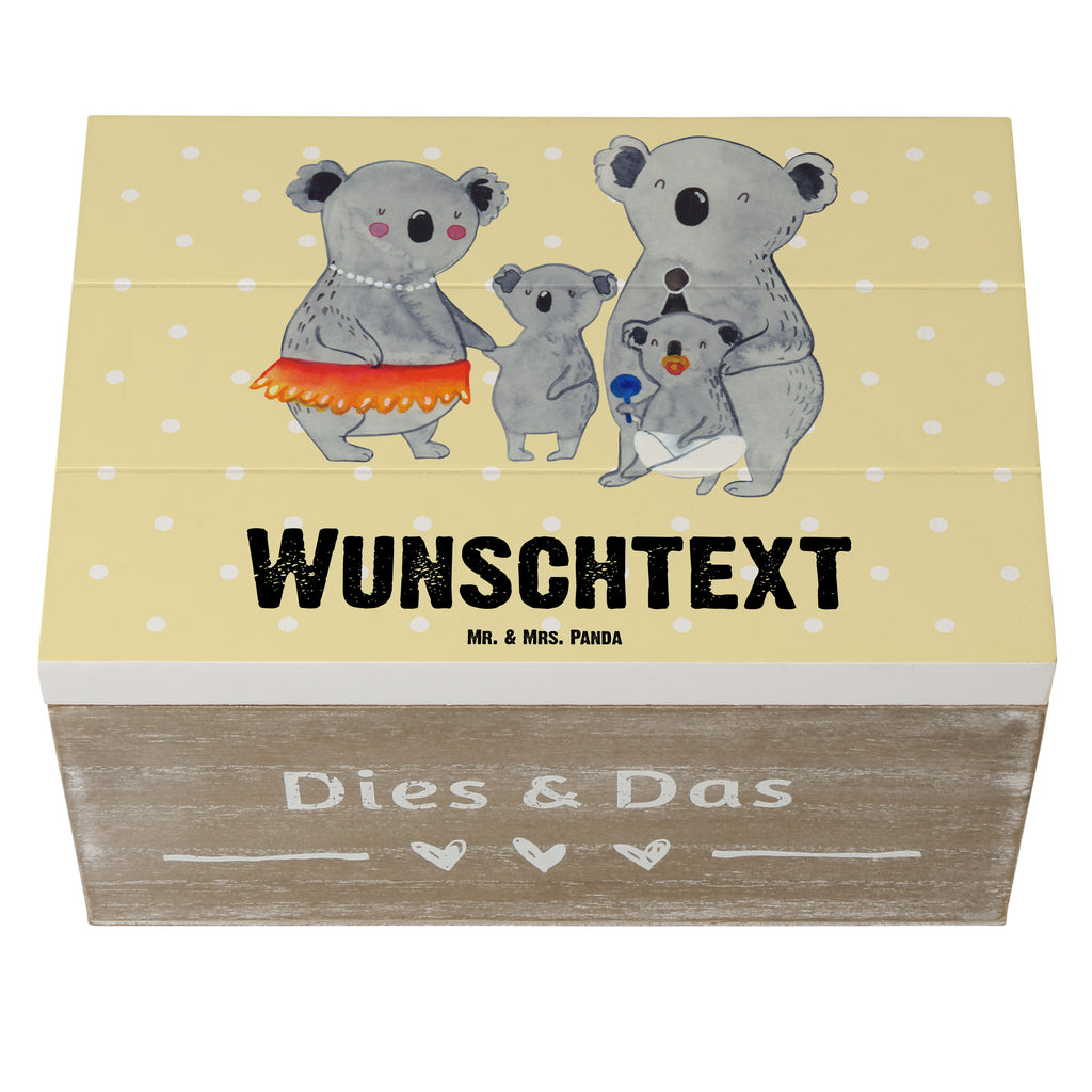 Personalisierte Holzkiste Koala Familie Holzkiste mit Namen, Kiste mit Namen, Schatzkiste mit Namen, Truhe mit Namen, Schatulle mit Namen, Erinnerungsbox mit Namen, Erinnerungskiste, mit Namen, Dekokiste mit Namen, Aufbewahrungsbox mit Namen, Holzkiste Personalisiert, Kiste Personalisiert, Schatzkiste Personalisiert, Truhe Personalisiert, Schatulle Personalisiert, Erinnerungsbox Personalisiert, Erinnerungskiste Personalisiert, Dekokiste Personalisiert, Aufbewahrungsbox Personalisiert, Familie, Vatertag, Muttertag, Bruder, Schwester, Mama, Papa, Oma, Opa, Koala, Koalas, Family, Kinder, Geschwister, Familienleben