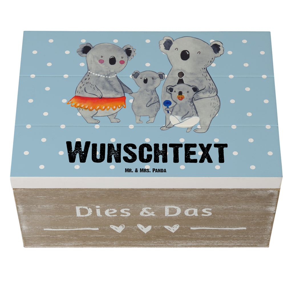 Personalisierte Holzkiste Koala Familie Holzkiste mit Namen, Kiste mit Namen, Schatzkiste mit Namen, Truhe mit Namen, Schatulle mit Namen, Erinnerungsbox mit Namen, Erinnerungskiste, mit Namen, Dekokiste mit Namen, Aufbewahrungsbox mit Namen, Holzkiste Personalisiert, Kiste Personalisiert, Schatzkiste Personalisiert, Truhe Personalisiert, Schatulle Personalisiert, Erinnerungsbox Personalisiert, Erinnerungskiste Personalisiert, Dekokiste Personalisiert, Aufbewahrungsbox Personalisiert, Familie, Vatertag, Muttertag, Bruder, Schwester, Mama, Papa, Oma, Opa, Koala, Koalas, Family, Kinder, Geschwister, Familienleben