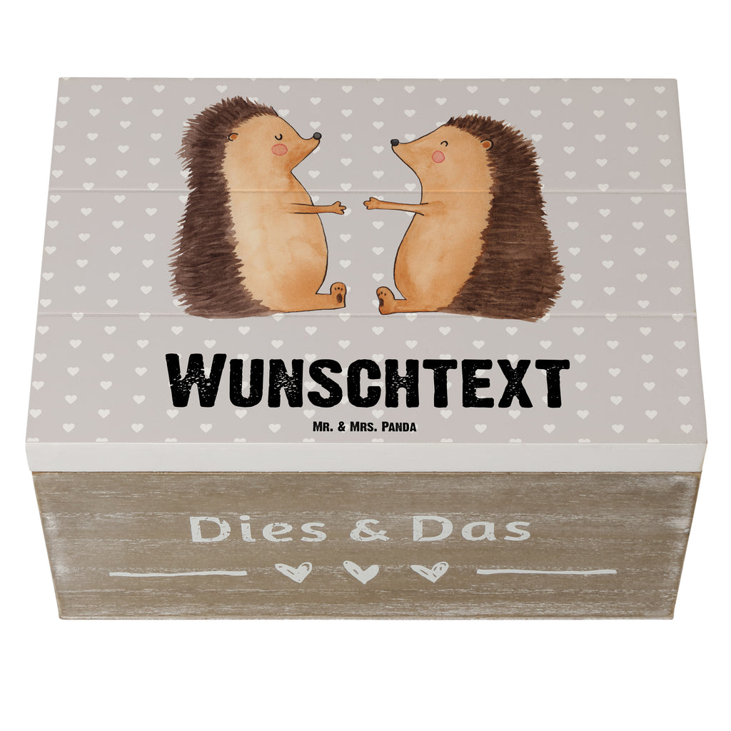 Personalisierte Holzkiste Igel Liebe Holzkiste mit Namen, Kiste mit Namen, Schatzkiste mit Namen, Truhe mit Namen, Schatulle mit Namen, Erinnerungsbox mit Namen, Erinnerungskiste, mit Namen, Dekokiste mit Namen, Aufbewahrungsbox mit Namen, Holzkiste Personalisiert, Kiste Personalisiert, Schatzkiste Personalisiert, Truhe Personalisiert, Schatulle Personalisiert, Erinnerungsbox Personalisiert, Erinnerungskiste Personalisiert, Dekokiste Personalisiert, Aufbewahrungsbox Personalisiert, Liebe, Partner, Freund, Freundin, Ehemann, Ehefrau, Heiraten, Verlobung, Heiratsantrag, Liebesgeschenk, Jahrestag, Hocheitstag, Verliebt, Verlobt, Verheiratet, Geschenk, Liebesbeweis, Hochzeitstag, Hochzeit, Igel