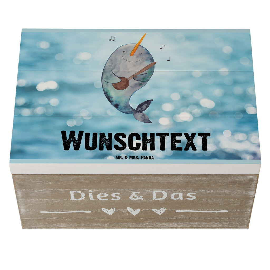 Personalisierte Holzkiste Narwal Gitarre Holzkiste mit Namen, Kiste mit Namen, Schatzkiste mit Namen, Truhe mit Namen, Schatulle mit Namen, Erinnerungsbox mit Namen, Erinnerungskiste, mit Namen, Dekokiste mit Namen, Aufbewahrungsbox mit Namen, Holzkiste Personalisiert, Kiste Personalisiert, Schatzkiste Personalisiert, Truhe Personalisiert, Schatulle Personalisiert, Erinnerungsbox Personalisiert, Erinnerungskiste Personalisiert, Dekokiste Personalisiert, Aufbewahrungsbox Personalisiert, Meerestiere, Meer, Urlaub, Narwal, Wal, Tanzen, Probleme, Problemlösung, Frust, Gespräche, Gitarre