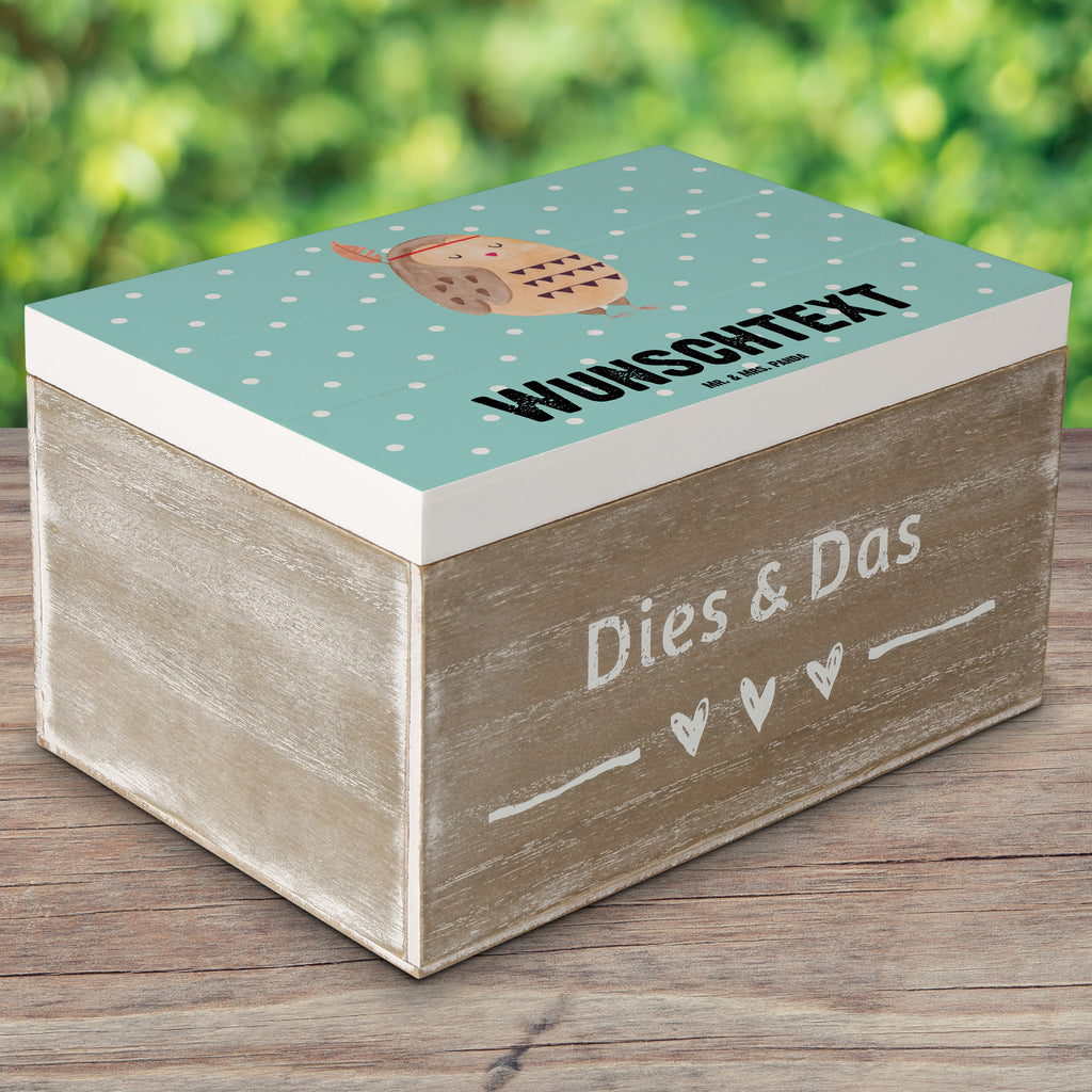 Personalisierte Holzkiste Eule Federschmuck Holzkiste mit Namen, Kiste mit Namen, Schatzkiste mit Namen, Truhe mit Namen, Schatulle mit Namen, Erinnerungsbox mit Namen, Erinnerungskiste, mit Namen, Dekokiste mit Namen, Aufbewahrungsbox mit Namen, Holzkiste Personalisiert, Kiste Personalisiert, Schatzkiste Personalisiert, Truhe Personalisiert, Schatulle Personalisiert, Erinnerungsbox Personalisiert, Erinnerungskiste Personalisiert, Dekokiste Personalisiert, Aufbewahrungsbox Personalisiert, Eule, Eule Deko, Owl, Das Leben ist ein Abenteuer, Reisespruch, Federschmuck, Dekoration
