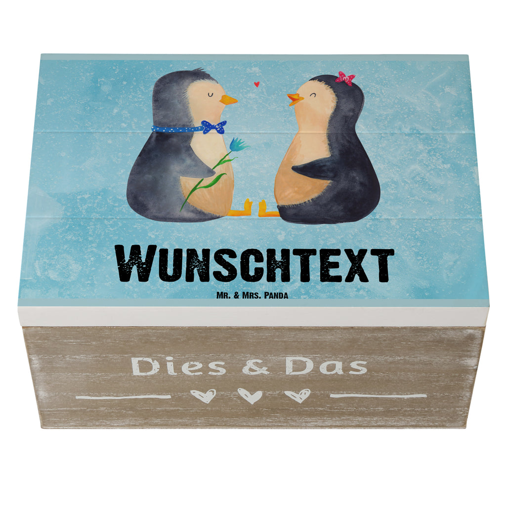 Personalisierte Holzkiste Pinguin Pärchen Holzkiste mit Namen, Kiste mit Namen, Schatzkiste mit Namen, Truhe mit Namen, Schatulle mit Namen, Erinnerungsbox mit Namen, Erinnerungskiste, mit Namen, Dekokiste mit Namen, Aufbewahrungsbox mit Namen, Holzkiste Personalisiert, Kiste Personalisiert, Schatzkiste Personalisiert, Truhe Personalisiert, Schatulle Personalisiert, Erinnerungsbox Personalisiert, Erinnerungskiste Personalisiert, Dekokiste Personalisiert, Aufbewahrungsbox Personalisiert, Pinguin, Pinguine, Liebe, Liebespaar, Liebesbeweis, Liebesgeschenk, Verlobung, Jahrestag, Hochzeitstag, Hochzeit, Hochzeitsgeschenk, große Liebe, Traumpaar