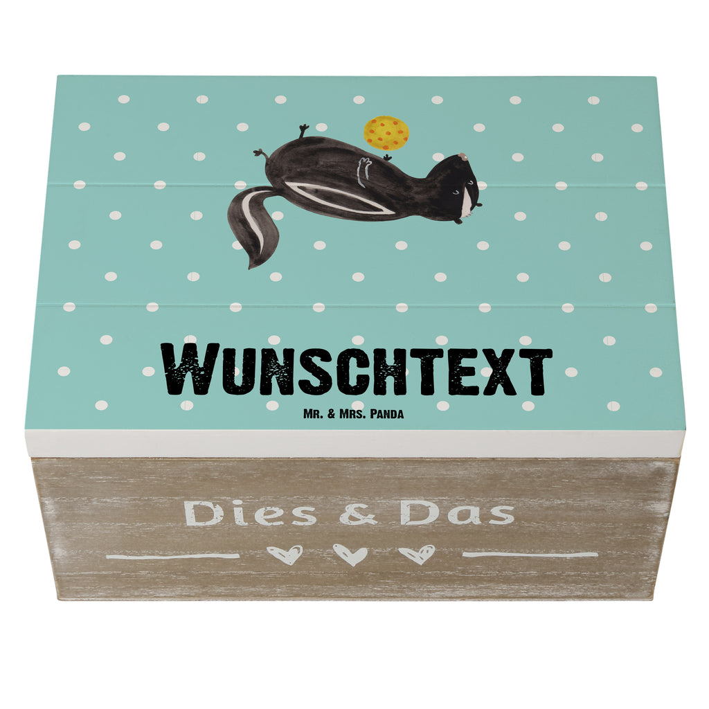 Personalisierte Holzkiste Stinktier Ball Holzkiste mit Namen, Kiste mit Namen, Schatzkiste mit Namen, Truhe mit Namen, Schatulle mit Namen, Erinnerungsbox mit Namen, Erinnerungskiste, mit Namen, Dekokiste mit Namen, Aufbewahrungsbox mit Namen, Holzkiste Personalisiert, Kiste Personalisiert, Schatzkiste Personalisiert, Truhe Personalisiert, Schatulle Personalisiert, Erinnerungsbox Personalisiert, Erinnerungskiste Personalisiert, Dekokiste Personalisiert, Aufbewahrungsbox Personalisiert, Stinktier, Skunk, Wildtier, Raubtier, Stinker, Stinki, verspielt, Weisheit