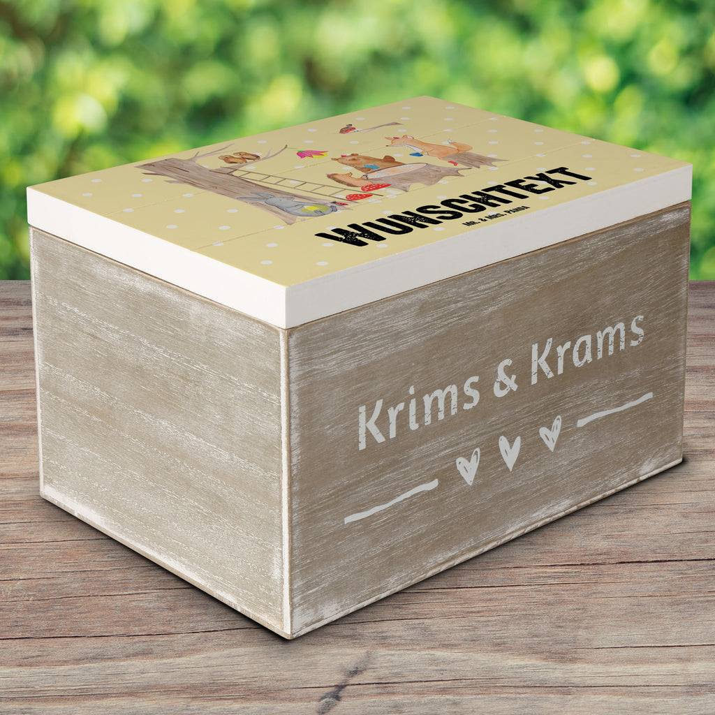 Personalisierte Holzkiste Waldtiere Picknick Holzkiste mit Namen, Kiste mit Namen, Schatzkiste mit Namen, Truhe mit Namen, Schatulle mit Namen, Erinnerungsbox mit Namen, Erinnerungskiste, mit Namen, Dekokiste mit Namen, Aufbewahrungsbox mit Namen, Holzkiste Personalisiert, Kiste Personalisiert, Schatzkiste Personalisiert, Truhe Personalisiert, Schatulle Personalisiert, Erinnerungsbox Personalisiert, Erinnerungskiste Personalisiert, Dekokiste Personalisiert, Aufbewahrungsbox Personalisiert, süße Tiermotive, gute Laune, lustige Sprüche, Tiere, Waldtiere, Picknick, Wald, Fuchs, Hase, Igel, Maus, Eichhörnchen
