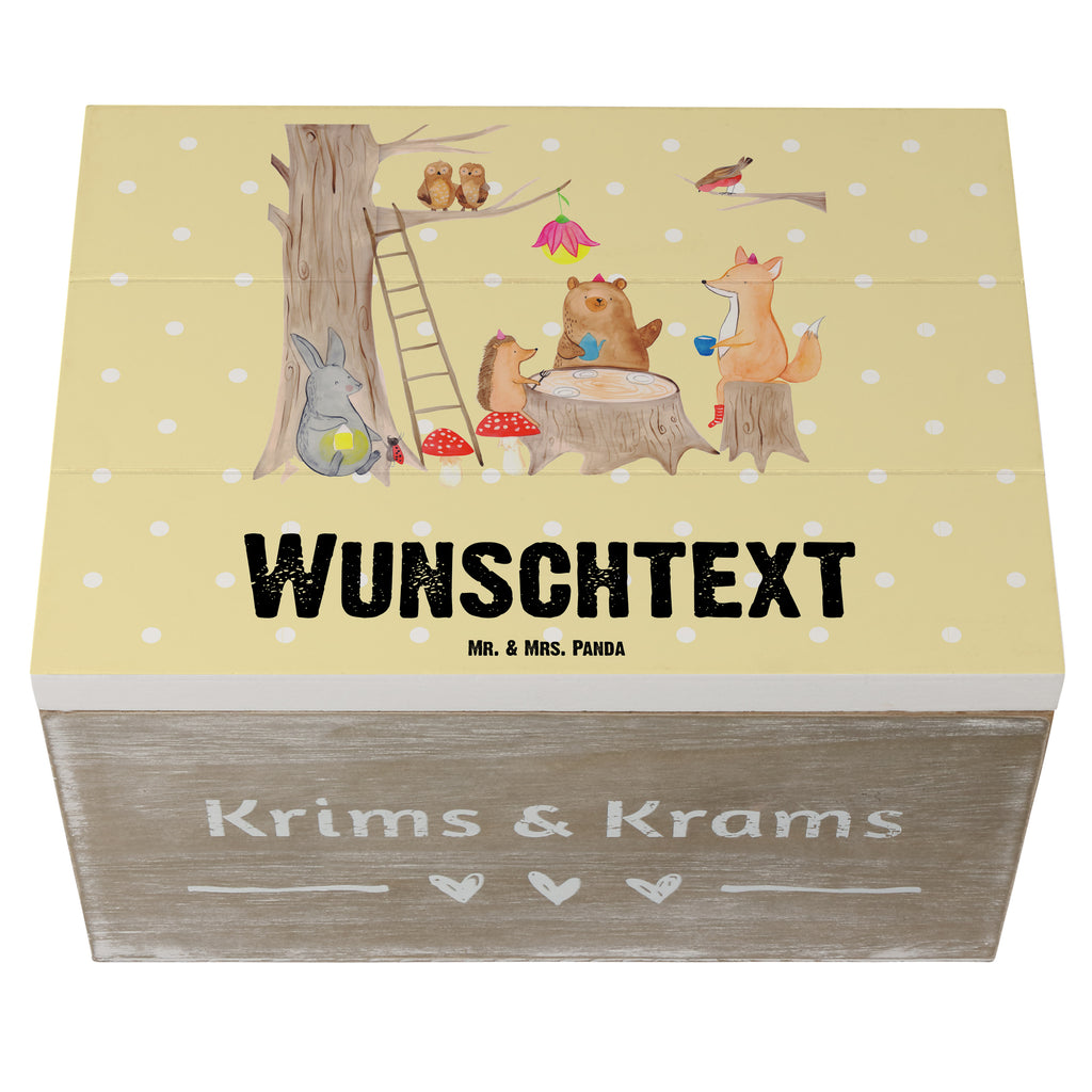 Personalisierte Holzkiste Waldtiere Picknick Holzkiste mit Namen, Kiste mit Namen, Schatzkiste mit Namen, Truhe mit Namen, Schatulle mit Namen, Erinnerungsbox mit Namen, Erinnerungskiste, mit Namen, Dekokiste mit Namen, Aufbewahrungsbox mit Namen, Holzkiste Personalisiert, Kiste Personalisiert, Schatzkiste Personalisiert, Truhe Personalisiert, Schatulle Personalisiert, Erinnerungsbox Personalisiert, Erinnerungskiste Personalisiert, Dekokiste Personalisiert, Aufbewahrungsbox Personalisiert, süße Tiermotive, gute Laune, lustige Sprüche, Tiere, Waldtiere, Picknick, Wald, Fuchs, Hase, Igel, Maus, Eichhörnchen