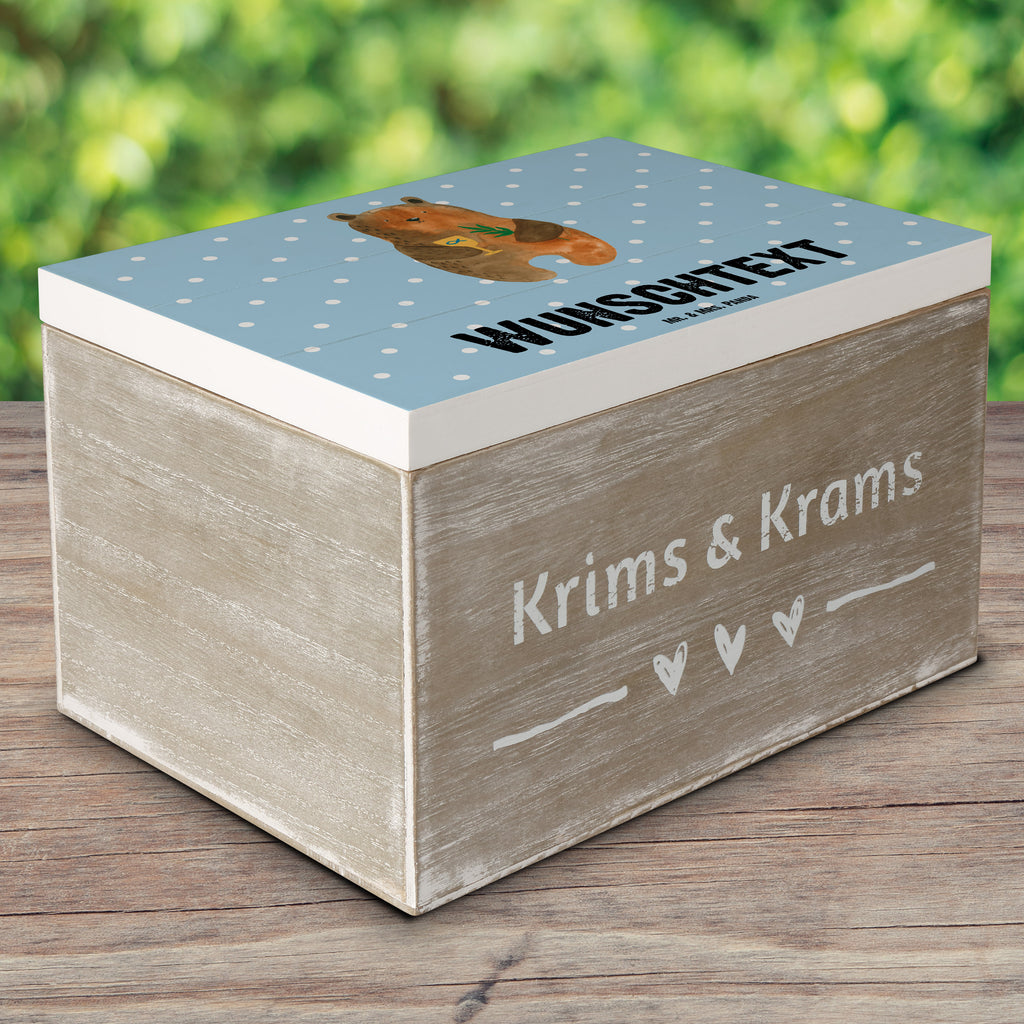 Personalisierte Holzkiste Konfirmation-Bär Holzkiste mit Namen, Kiste mit Namen, Schatzkiste mit Namen, Truhe mit Namen, Schatulle mit Namen, Erinnerungsbox mit Namen, Erinnerungskiste, mit Namen, Dekokiste mit Namen, Aufbewahrungsbox mit Namen, Holzkiste Personalisiert, Kiste Personalisiert, Schatzkiste Personalisiert, Truhe Personalisiert, Schatulle Personalisiert, Erinnerungsbox Personalisiert, Erinnerungskiste Personalisiert, Dekokiste Personalisiert, Aufbewahrungsbox Personalisiert, Bär, Teddy, Teddybär, Konfirmation, Kirche, evangelisch, Gottesdienst