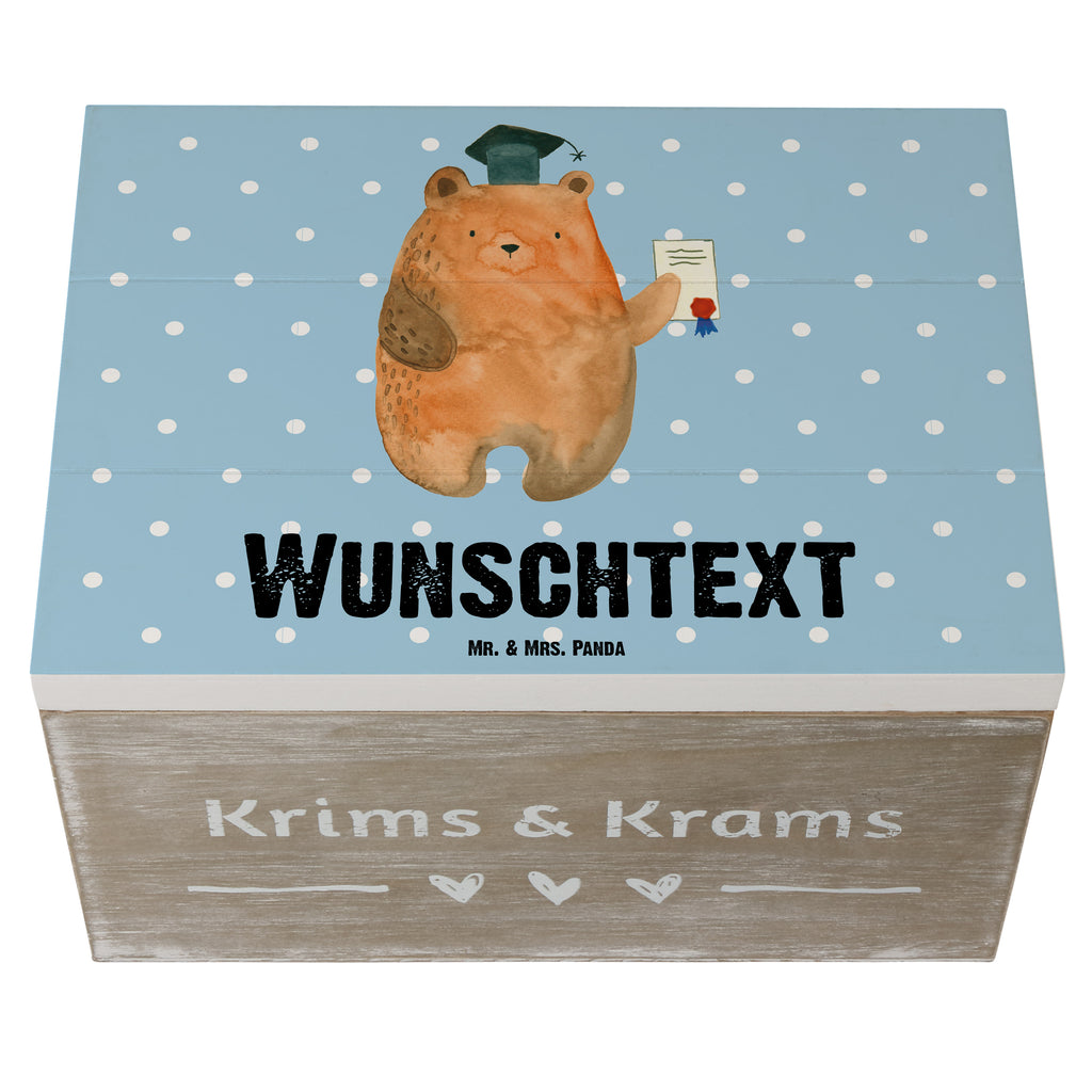 Personalisierte Holzkiste Prüfungsbär Holzkiste mit Namen, Kiste mit Namen, Schatzkiste mit Namen, Truhe mit Namen, Schatulle mit Namen, Erinnerungsbox mit Namen, Erinnerungskiste, mit Namen, Dekokiste mit Namen, Aufbewahrungsbox mit Namen, Holzkiste Personalisiert, Kiste Personalisiert, Schatzkiste Personalisiert, Truhe Personalisiert, Schatulle Personalisiert, Erinnerungsbox Personalisiert, Erinnerungskiste Personalisiert, Dekokiste Personalisiert, Aufbewahrungsbox Personalisiert, Bär, Teddy, Teddybär, Abitur, Prüfungen, Prüfung bestanden, Abschluss, Zeugnis, Abschlusszeugnis