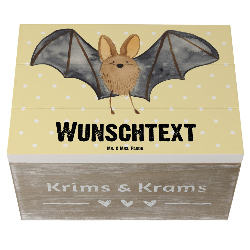 Personalisierte Holzkiste Fledermaus Flügel Holzkiste mit Namen, Kiste mit Namen, Schatzkiste mit Namen, Truhe mit Namen, Schatulle mit Namen, Erinnerungsbox mit Namen, Erinnerungskiste, mit Namen, Dekokiste mit Namen, Aufbewahrungsbox mit Namen, Holzkiste Personalisiert, Kiste Personalisiert, Schatzkiste Personalisiert, Truhe Personalisiert, Schatulle Personalisiert, Erinnerungsbox Personalisiert, Erinnerungskiste Personalisiert, Dekokiste Personalisiert, Aufbewahrungsbox Personalisiert, süße Tiermotive, gute Laune, lustige Sprüche, Tiere