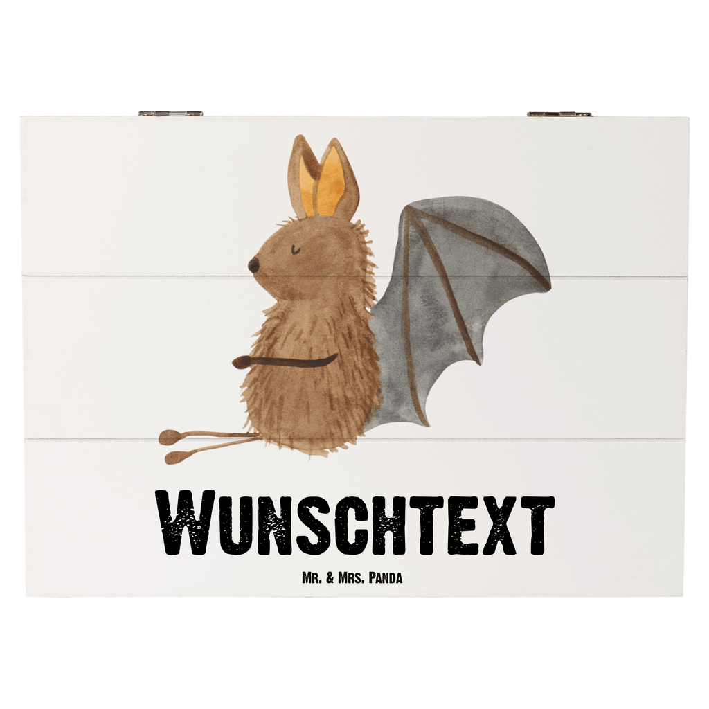 Personalisierte Holzkiste Fledermaus sitzend Holzkiste mit Namen, Kiste mit Namen, Schatzkiste mit Namen, Truhe mit Namen, Schatulle mit Namen, Erinnerungsbox mit Namen, Erinnerungskiste, mit Namen, Dekokiste mit Namen, Aufbewahrungsbox mit Namen, Holzkiste Personalisiert, Kiste Personalisiert, Schatzkiste Personalisiert, Truhe Personalisiert, Schatulle Personalisiert, Erinnerungsbox Personalisiert, Erinnerungskiste Personalisiert, Dekokiste Personalisiert, Aufbewahrungsbox Personalisiert, süße Tiermotive, gute Laune, lustige Sprüche, Tiere, Fledermaus, Fledermäuse, Motivation, entspannen
