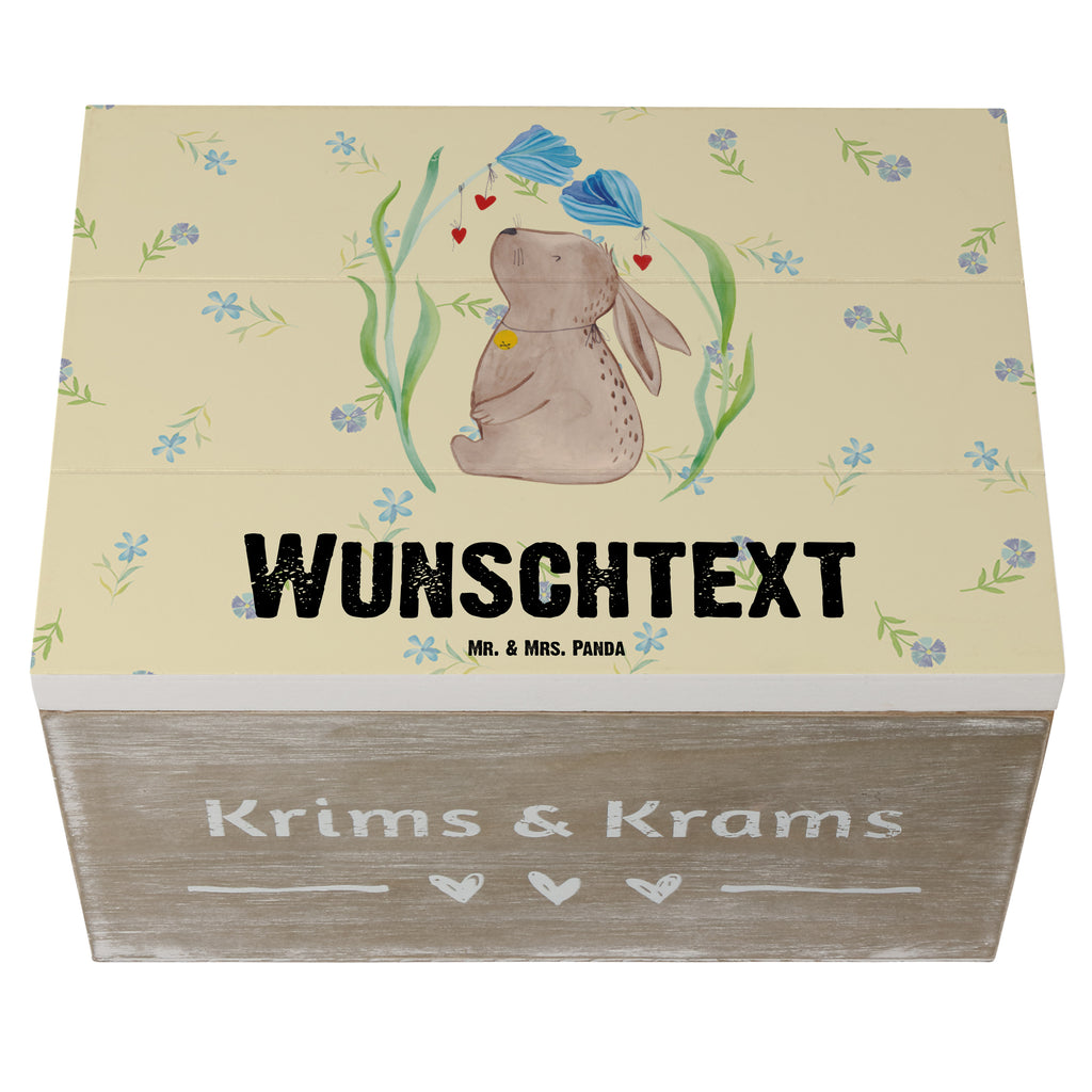 Personalisierte Holzkiste Hase Blume Holzkiste mit Namen, Kiste mit Namen, Schatzkiste mit Namen, Truhe mit Namen, Schatulle mit Namen, Erinnerungsbox mit Namen, Erinnerungskiste, mit Namen, Dekokiste mit Namen, Aufbewahrungsbox mit Namen, Holzkiste Personalisiert, Kiste Personalisiert, Schatzkiste Personalisiert, Truhe Personalisiert, Schatulle Personalisiert, Erinnerungsbox Personalisiert, Erinnerungskiste Personalisiert, Dekokiste Personalisiert, Aufbewahrungsbox Personalisiert, Ostern, Osterhase, Ostergeschenke, Osternest, Osterdeko, Geschenk zu Ostern, Hase, Kaninchen, Kind, Taufe, Taufgeschenk, Geburt, Schwangerschaft, erstes Kind, Kindergeburtstag, Geburtstag, Hoffnung, Träume