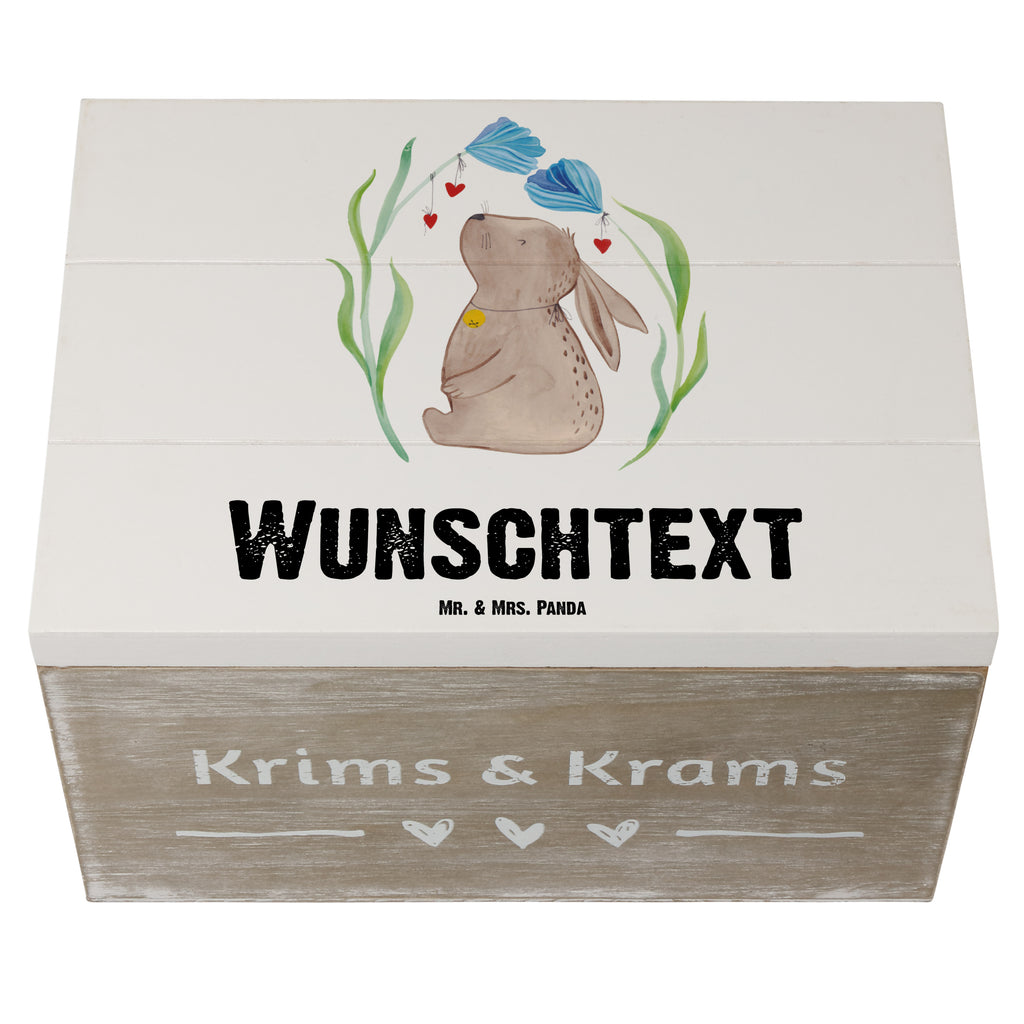 Personalisierte Holzkiste Hase Blume Holzkiste mit Namen, Kiste mit Namen, Schatzkiste mit Namen, Truhe mit Namen, Schatulle mit Namen, Erinnerungsbox mit Namen, Erinnerungskiste, mit Namen, Dekokiste mit Namen, Aufbewahrungsbox mit Namen, Holzkiste Personalisiert, Kiste Personalisiert, Schatzkiste Personalisiert, Truhe Personalisiert, Schatulle Personalisiert, Erinnerungsbox Personalisiert, Erinnerungskiste Personalisiert, Dekokiste Personalisiert, Aufbewahrungsbox Personalisiert, Ostern, Osterhase, Ostergeschenke, Osternest, Osterdeko, Geschenk zu Ostern, Hase, Kaninchen, Kind, Taufe, Taufgeschenk, Geburt, Schwangerschaft, erstes Kind, Kindergeburtstag, Geburtstag, Hoffnung, Träume